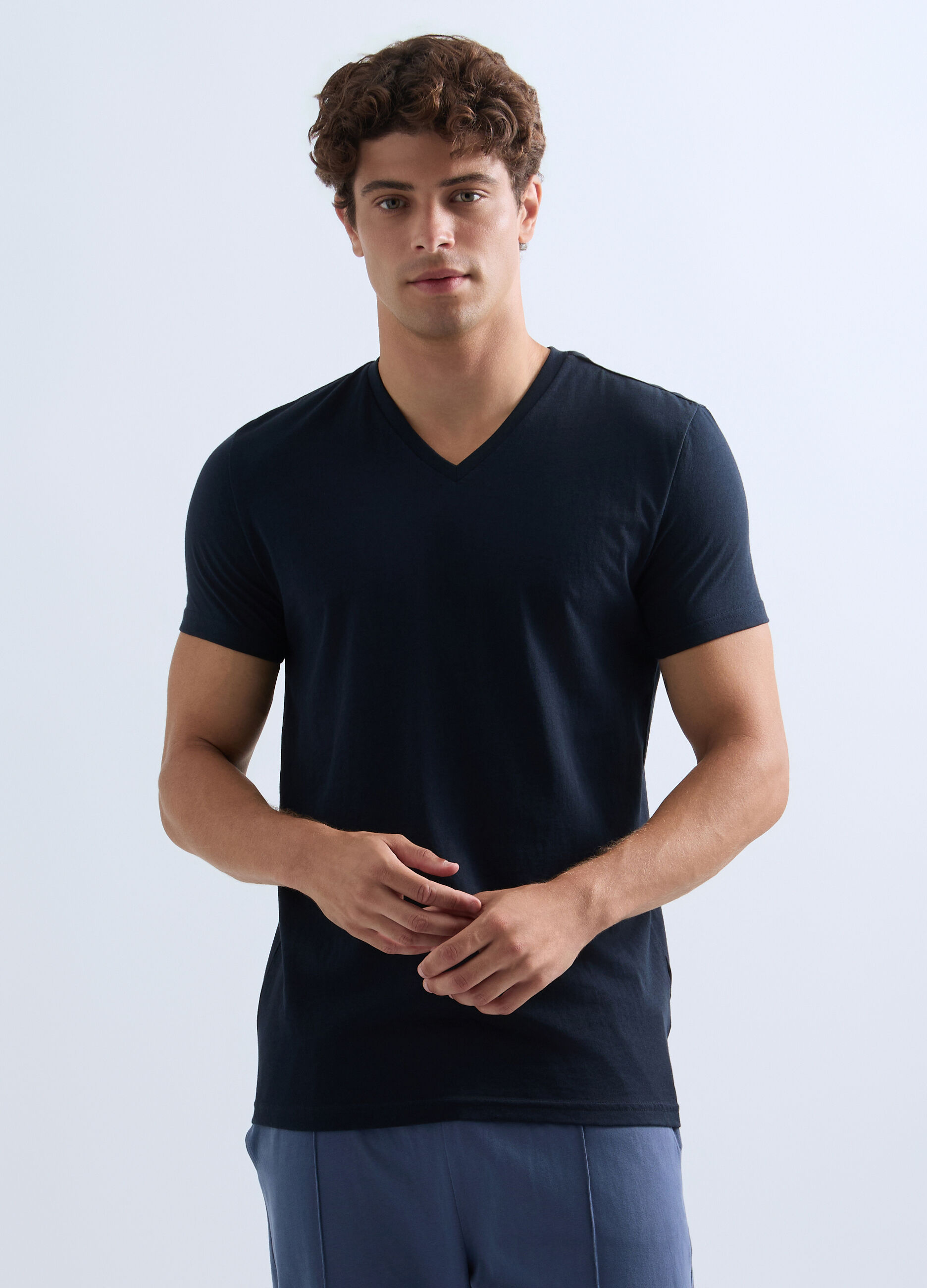 T-shirt scollo a V in jersey uomo_0