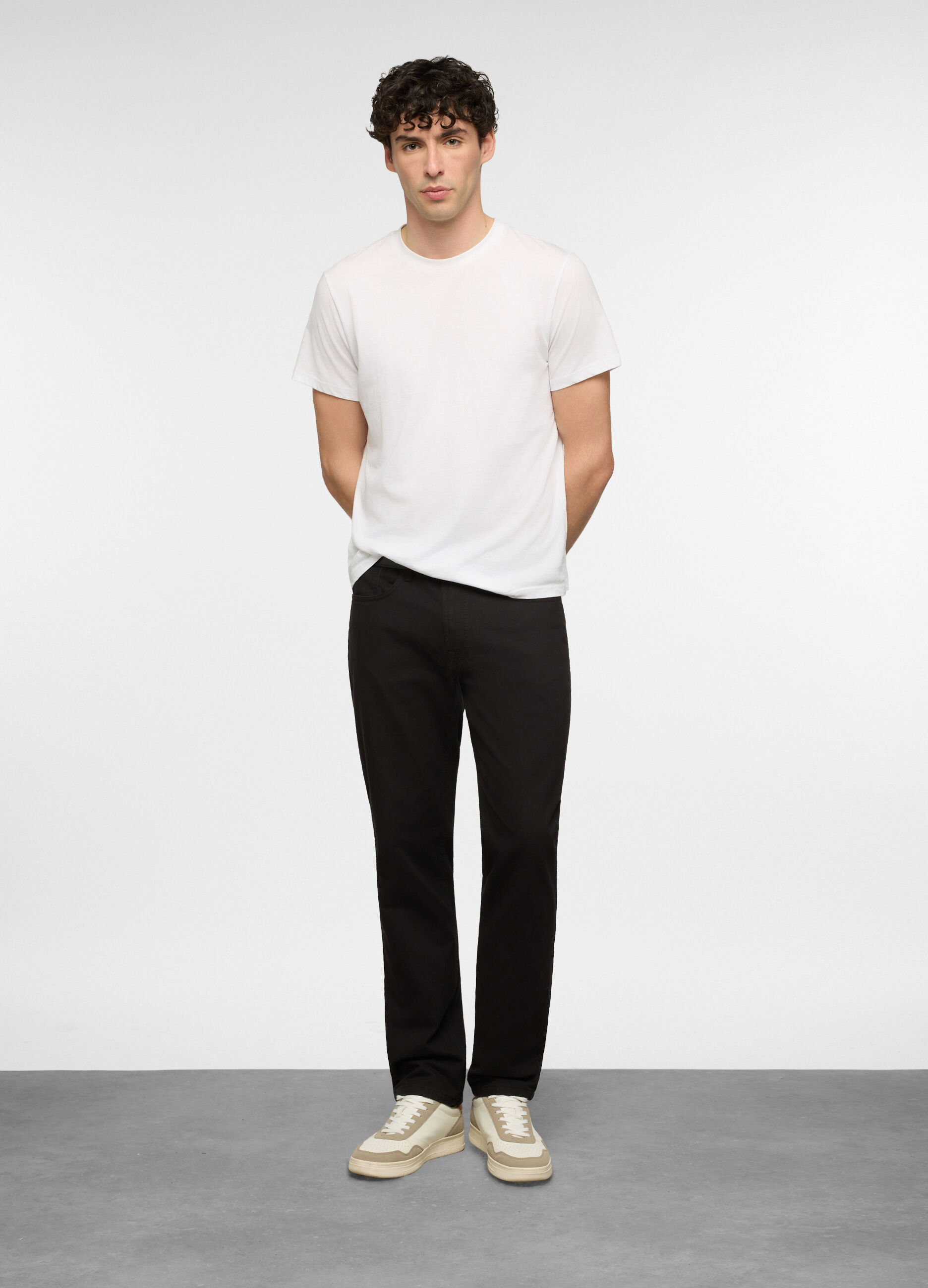 Pantalone regular fit in twill di cotone uomo_0