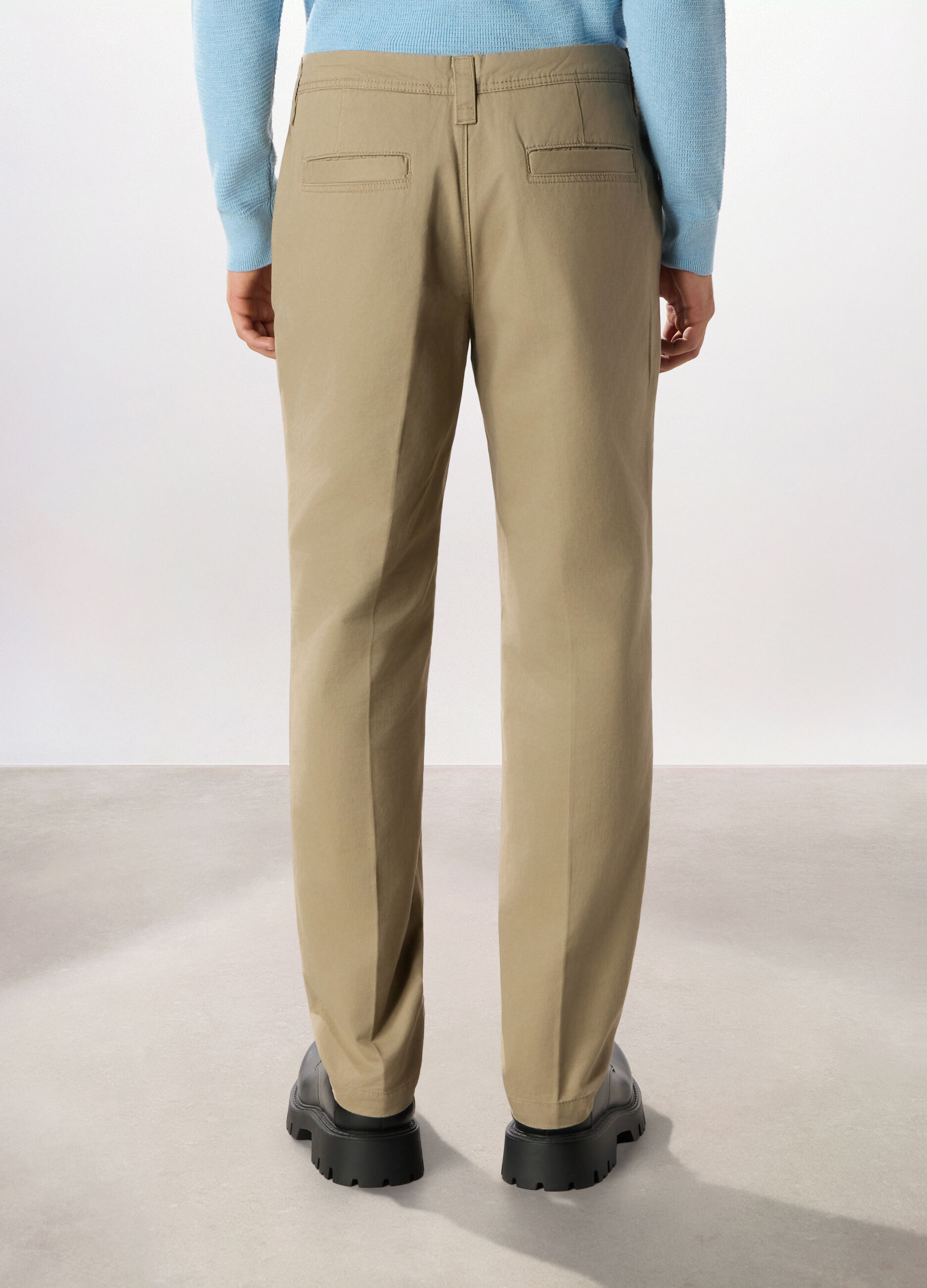 Pantalone chino regular fit in puro cotone_1