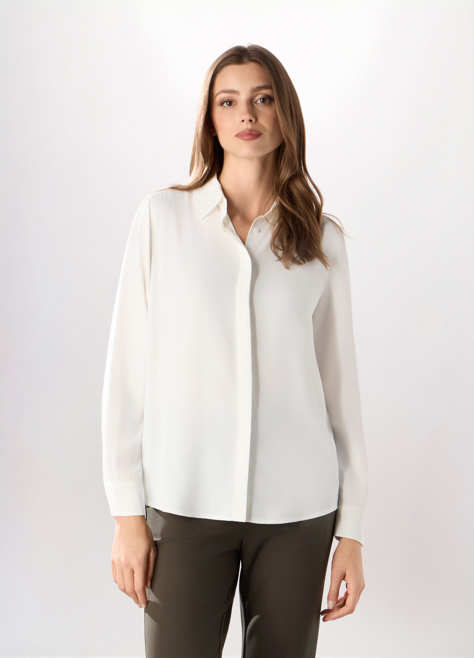 Camicia a maniche lunghe tinta unita donna_0