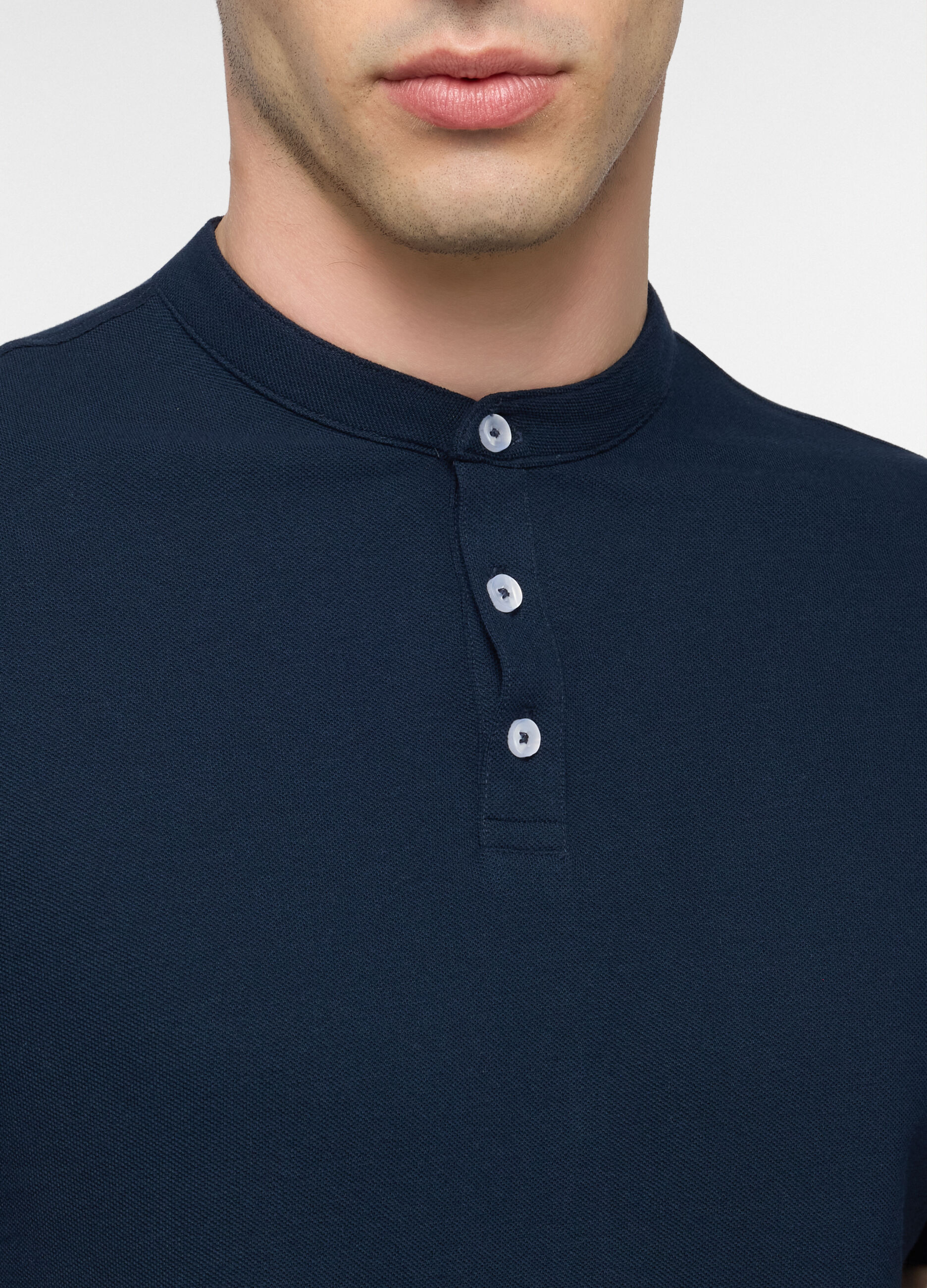 Polo a maniche corte con collo coreano uomo_2