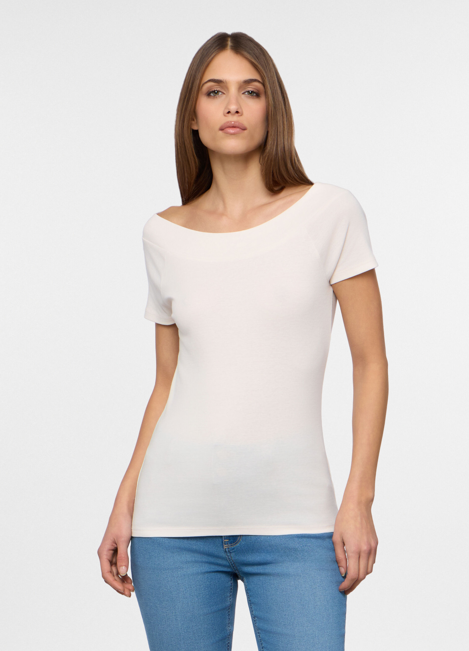 T-shirt con scollo a barchetta donna_0