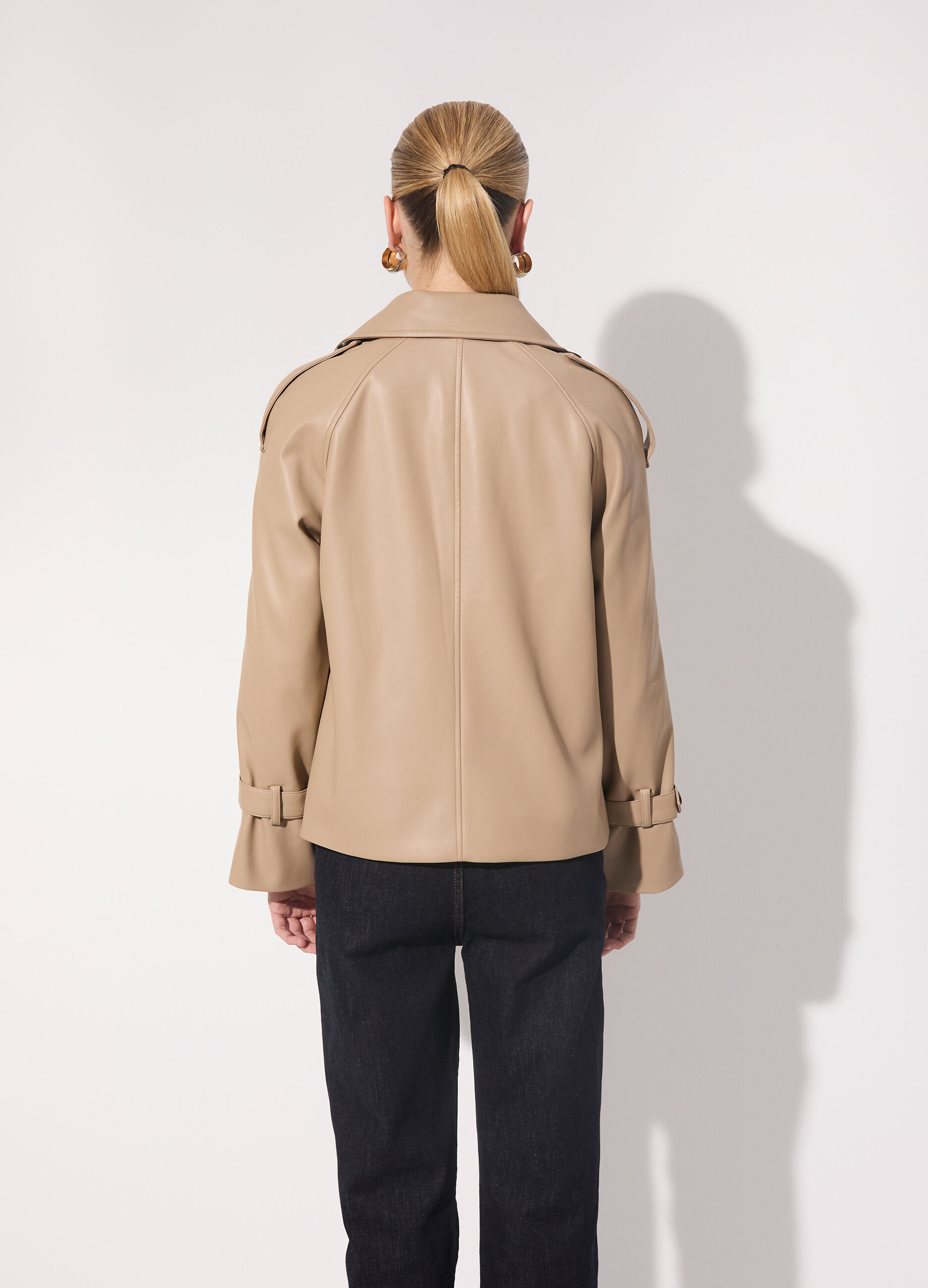 Trench corto in ecopelle donna_2