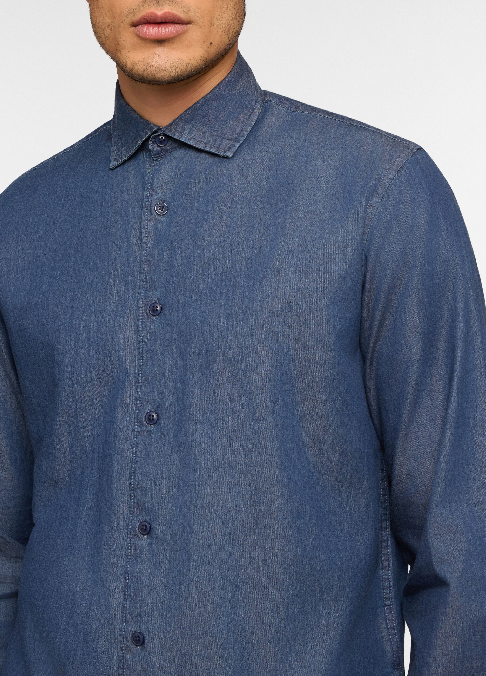 Camicia regular fit in chambray di cotone uomo_2