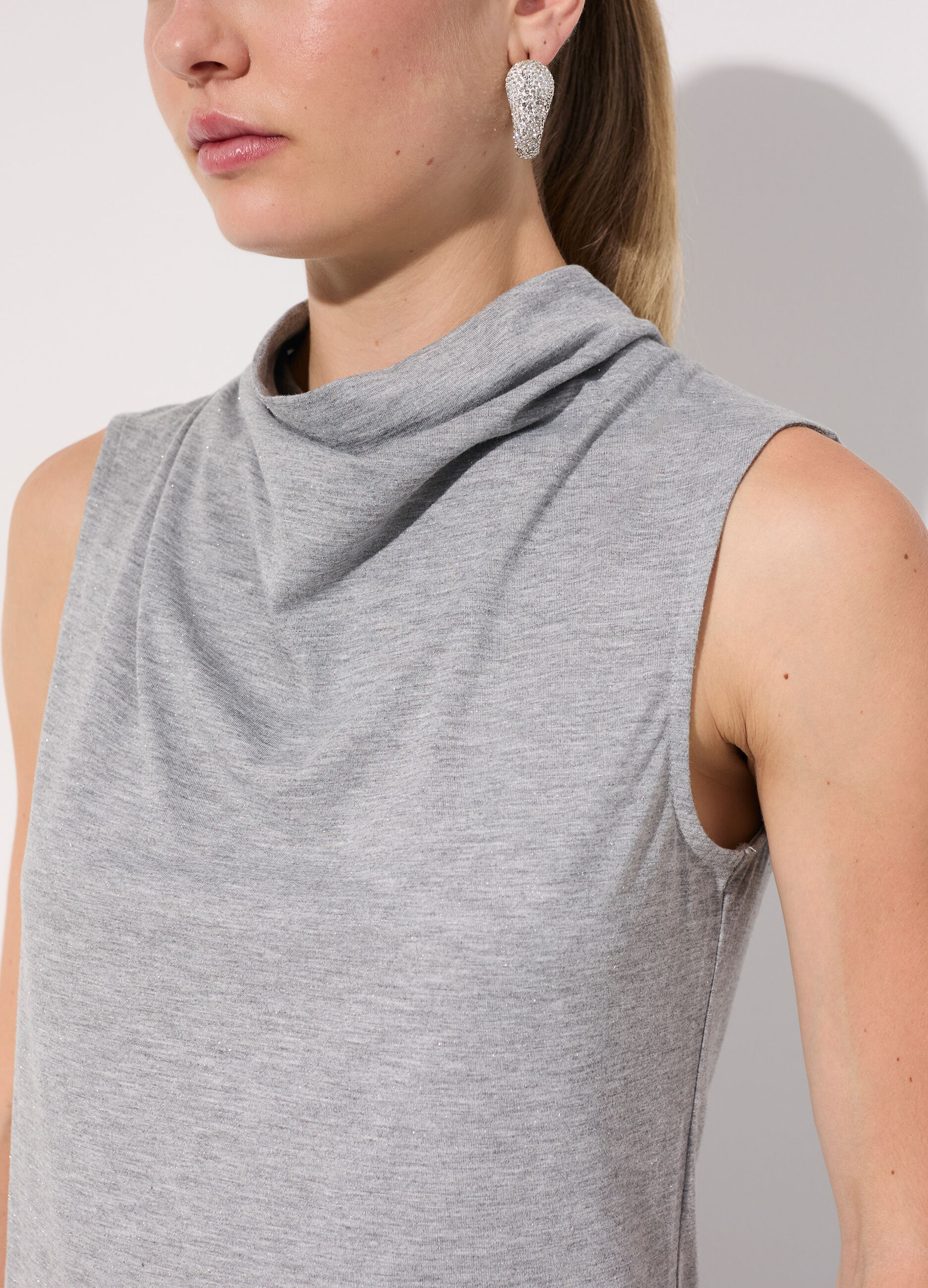 Lupetto smanicato in filo lurex donna_3