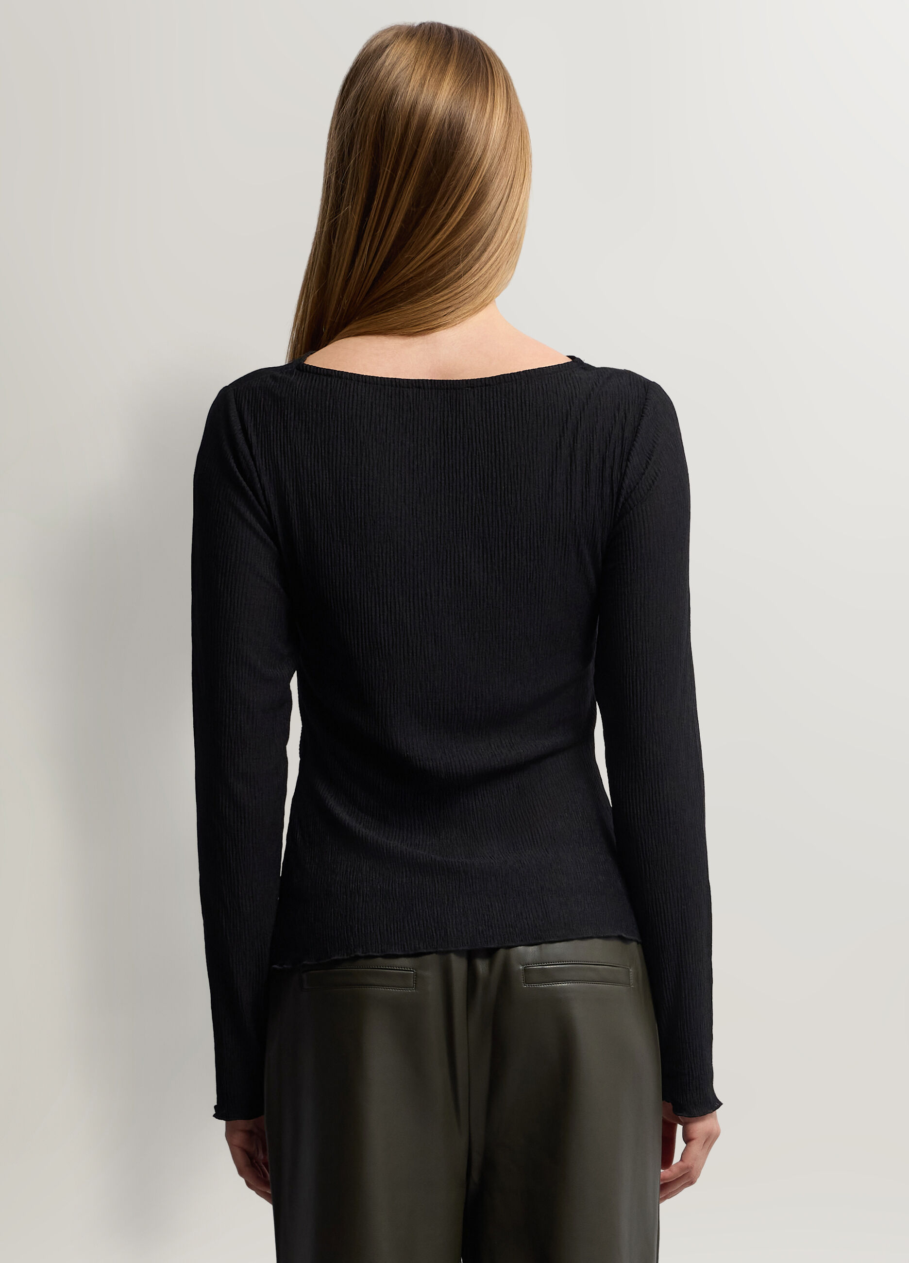 T-shirt Fit Slim con scollo a V donna_1