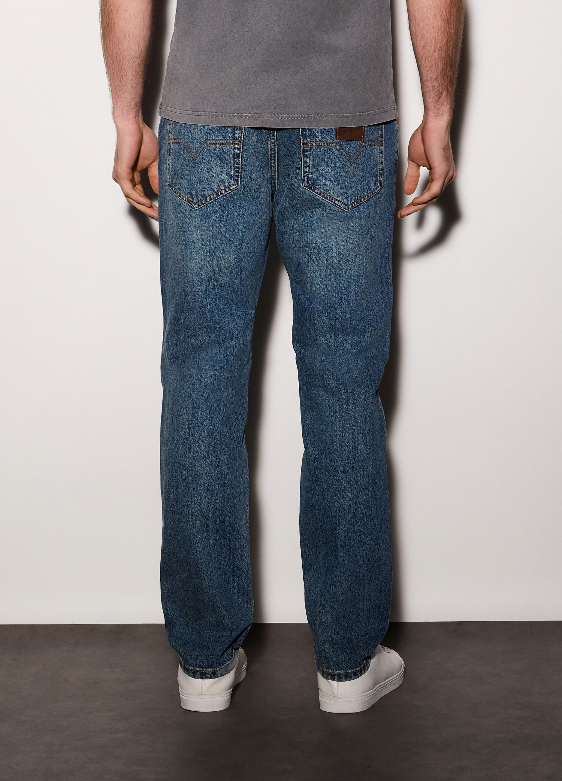 Jeans regular fit in denim di cotone uomo_2