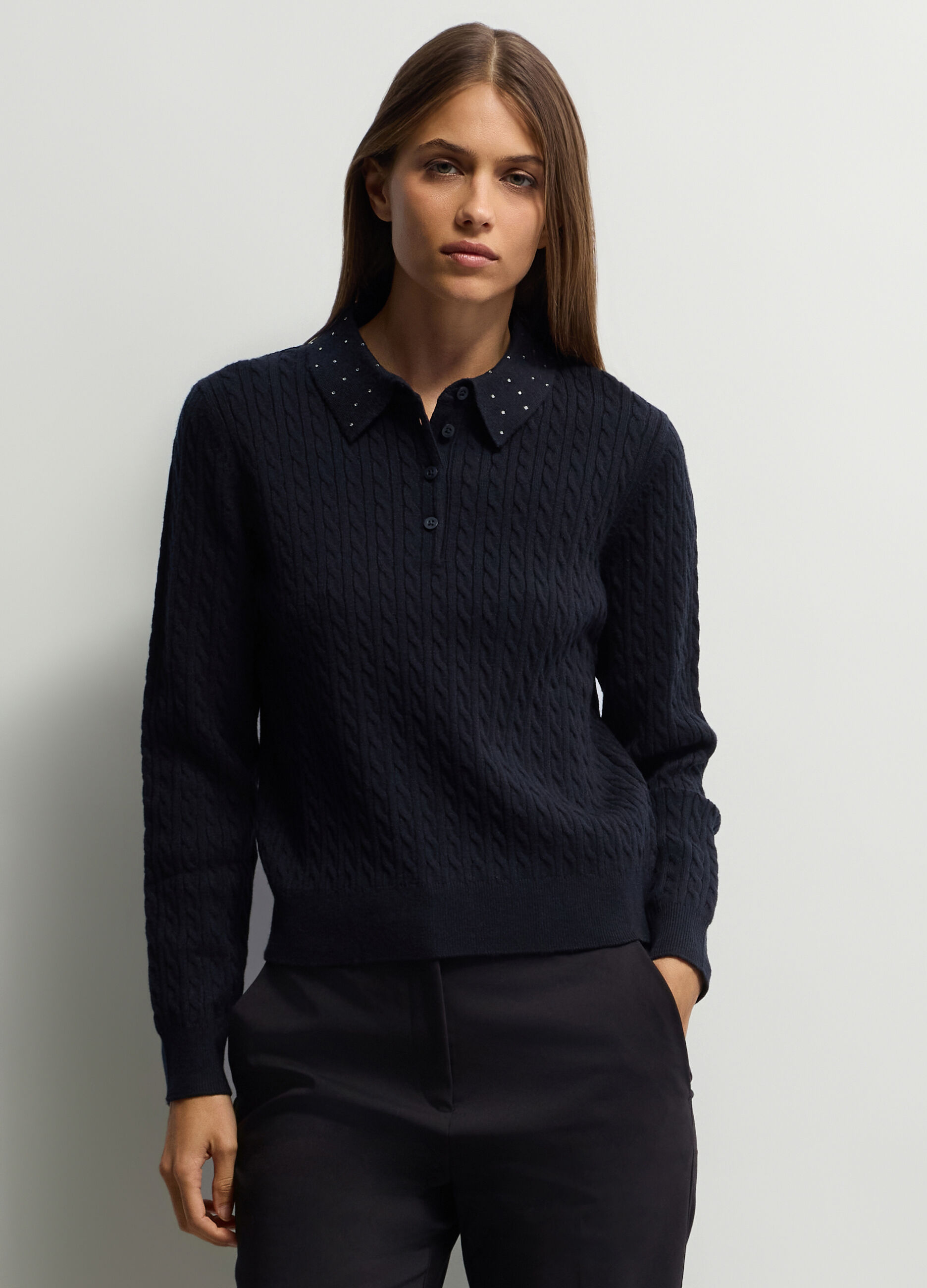 Maglia con coletto classico e lavorazione a treccia donna_0