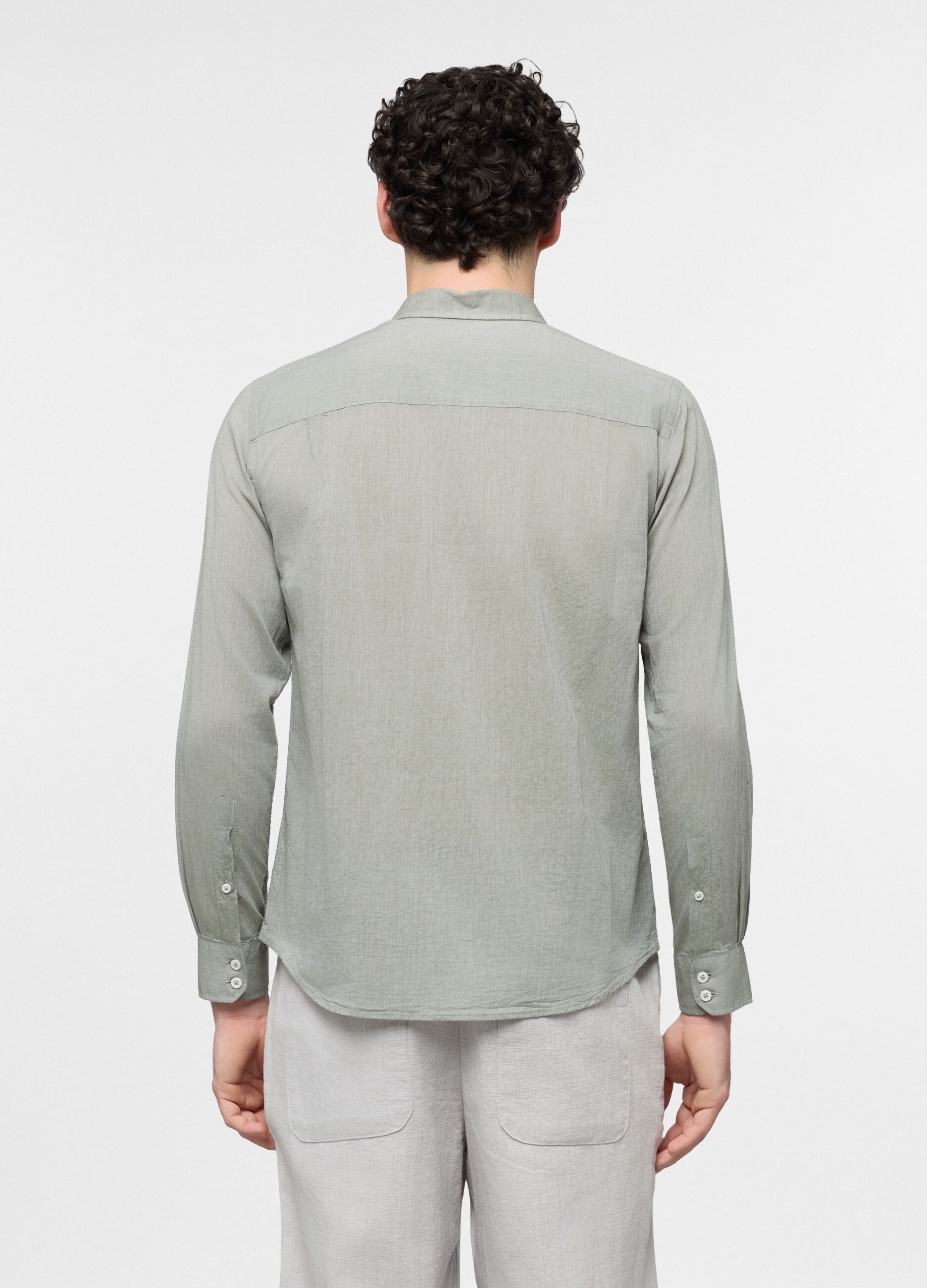 Camica regular fit con colletto button down in voile di cotone_1