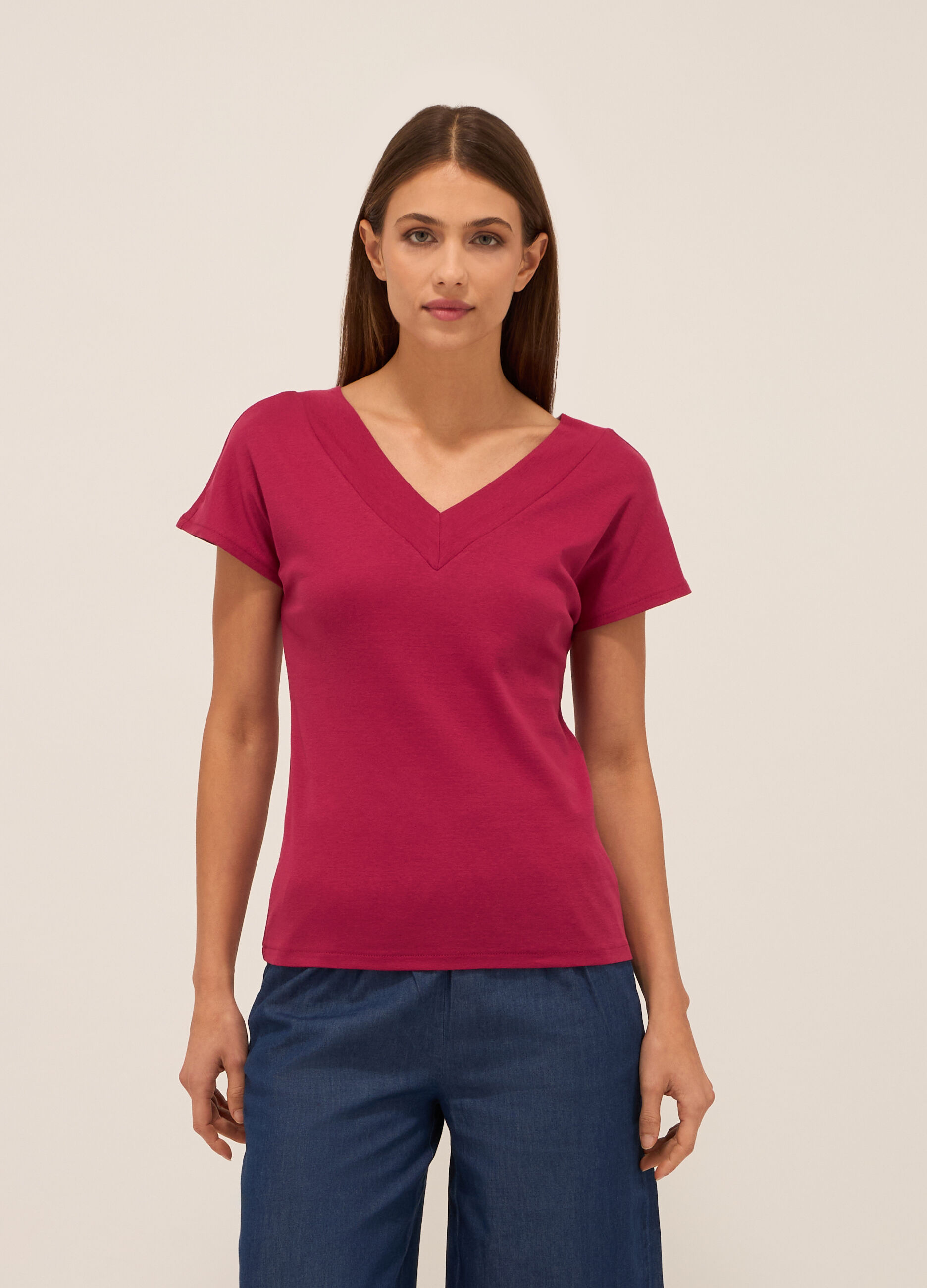 T-shirt in puro cotone con scollo a V donna_0
