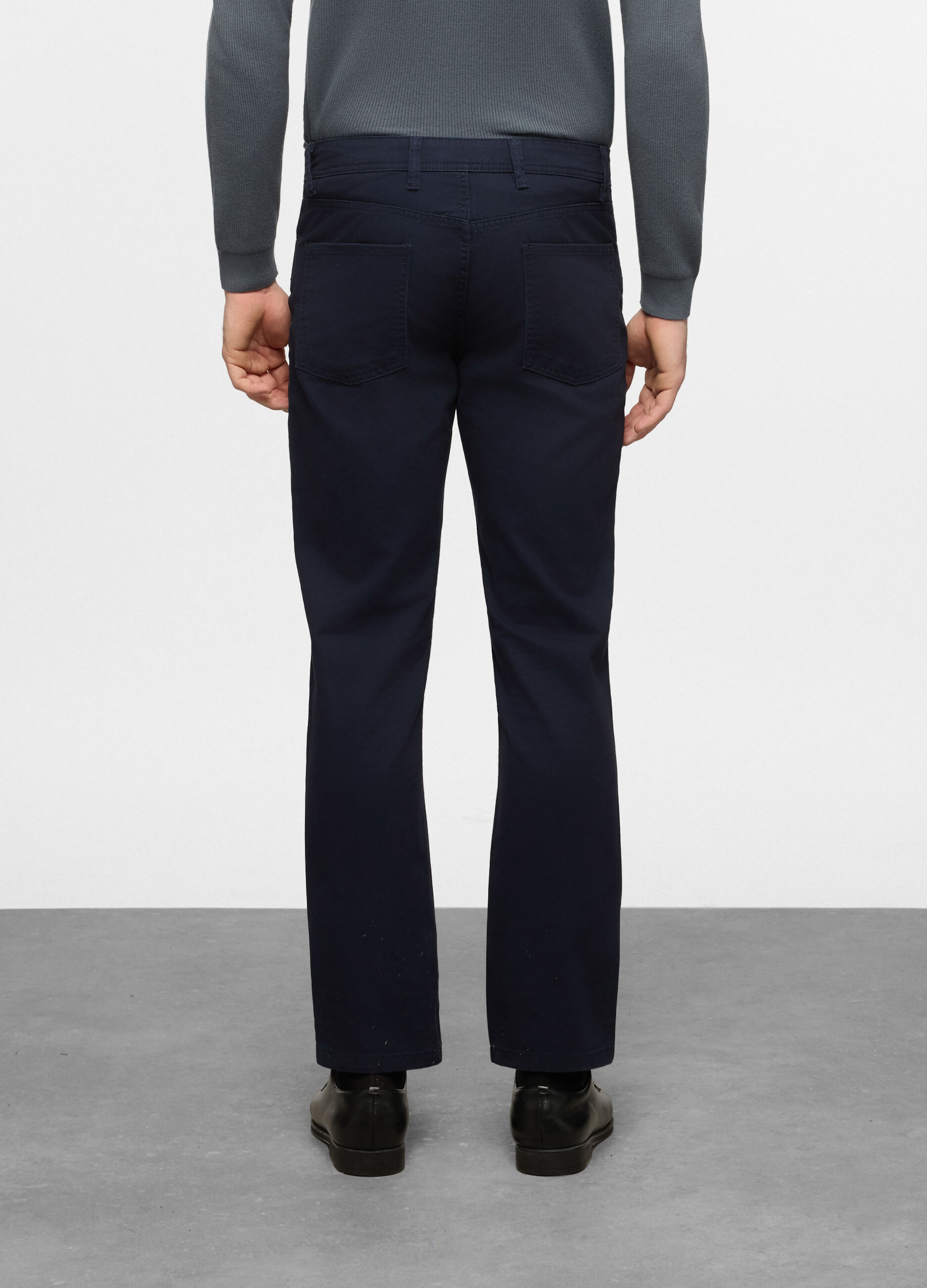 Pantalone regular fit in twill di cotone uomo_1