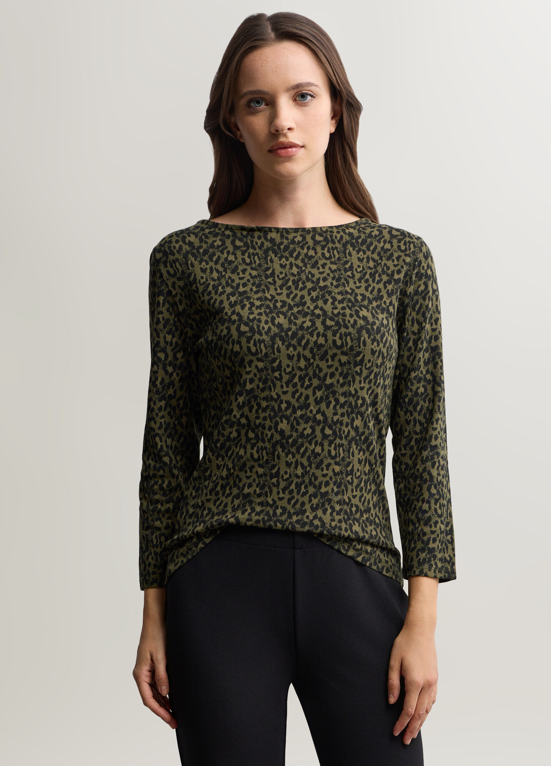 T-shirt con scollo a barchetta stretch donna_0