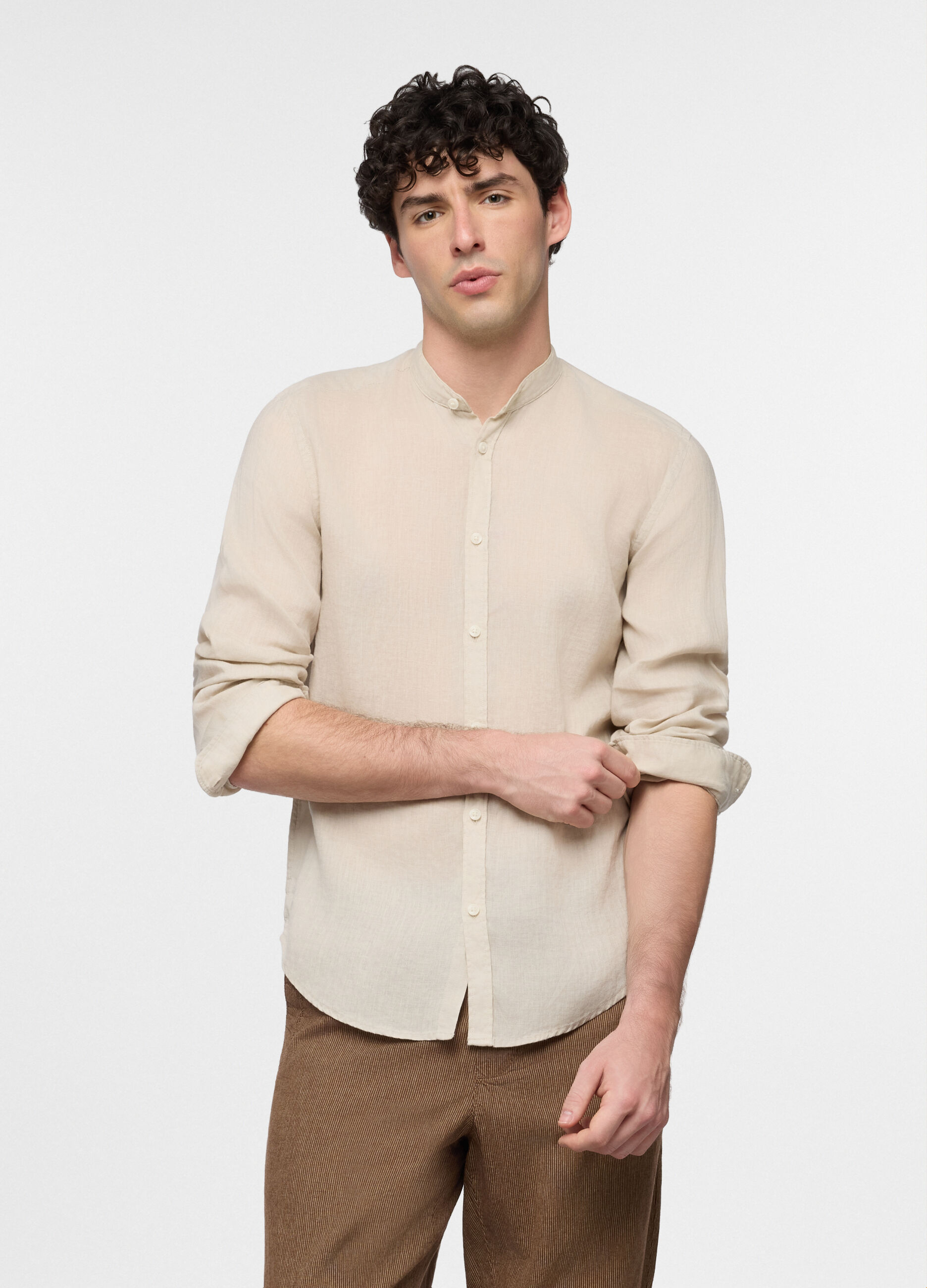 Camicia regular fit con collo coreano in lino uomo_0