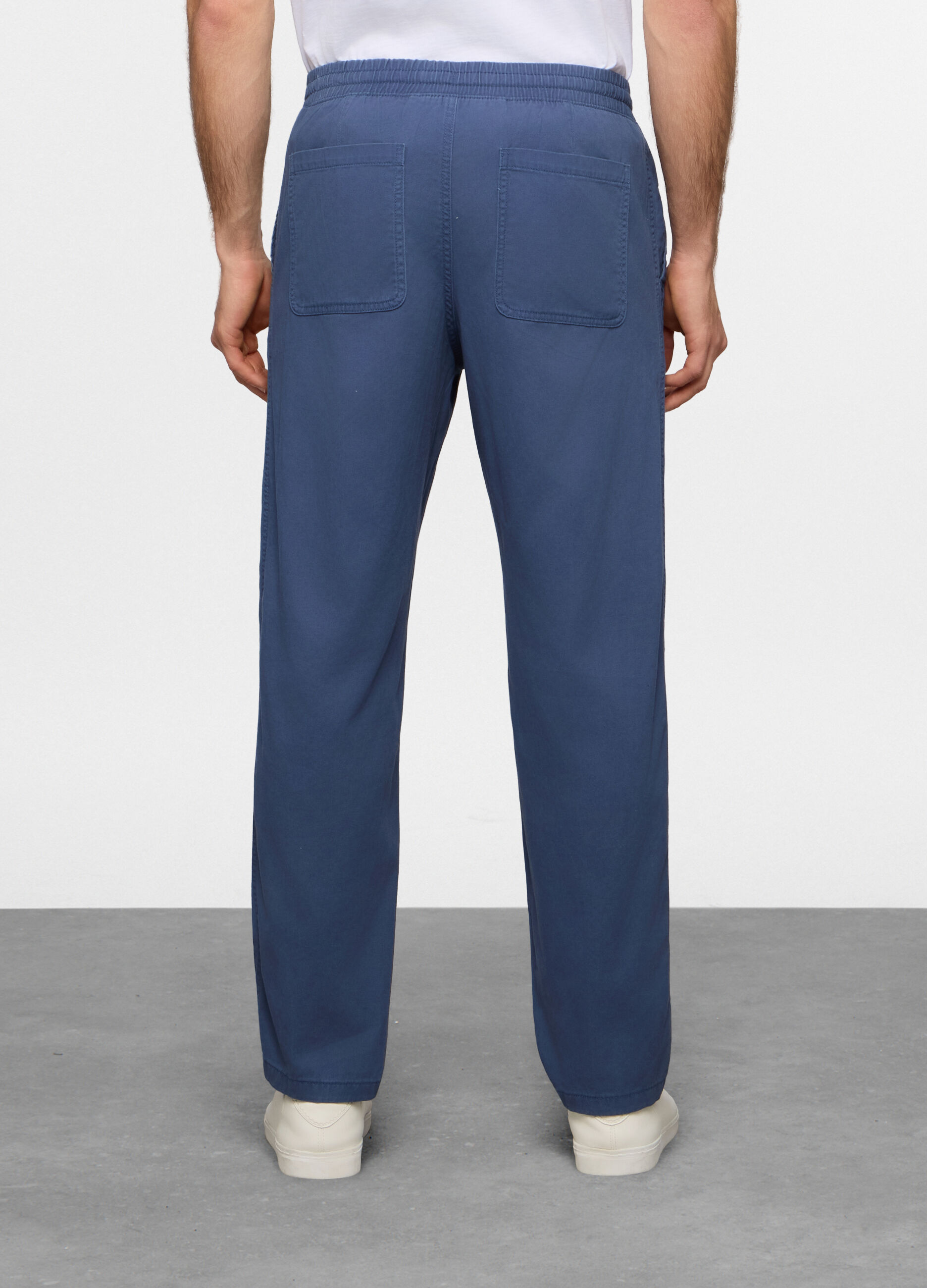 Pantaloni chino relaxed fit in cotone uomo_1