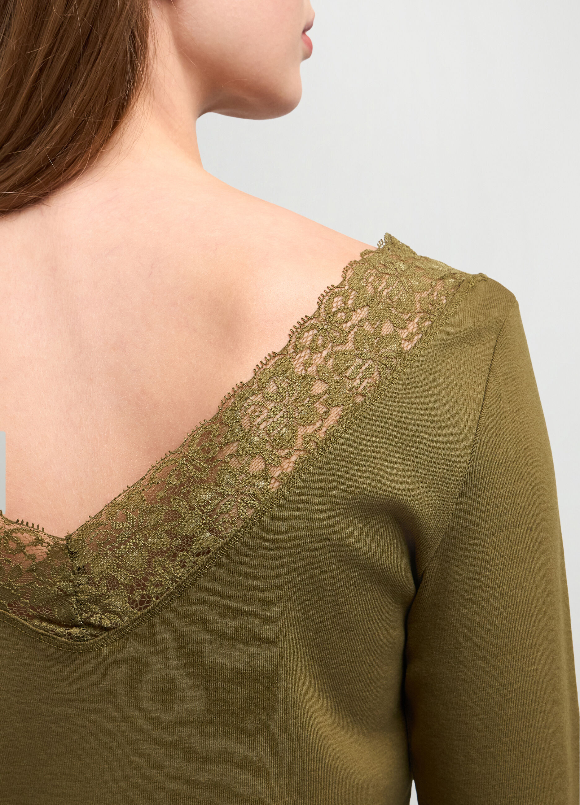 T-shirt misto cotone con scollo a barchetta donna_2