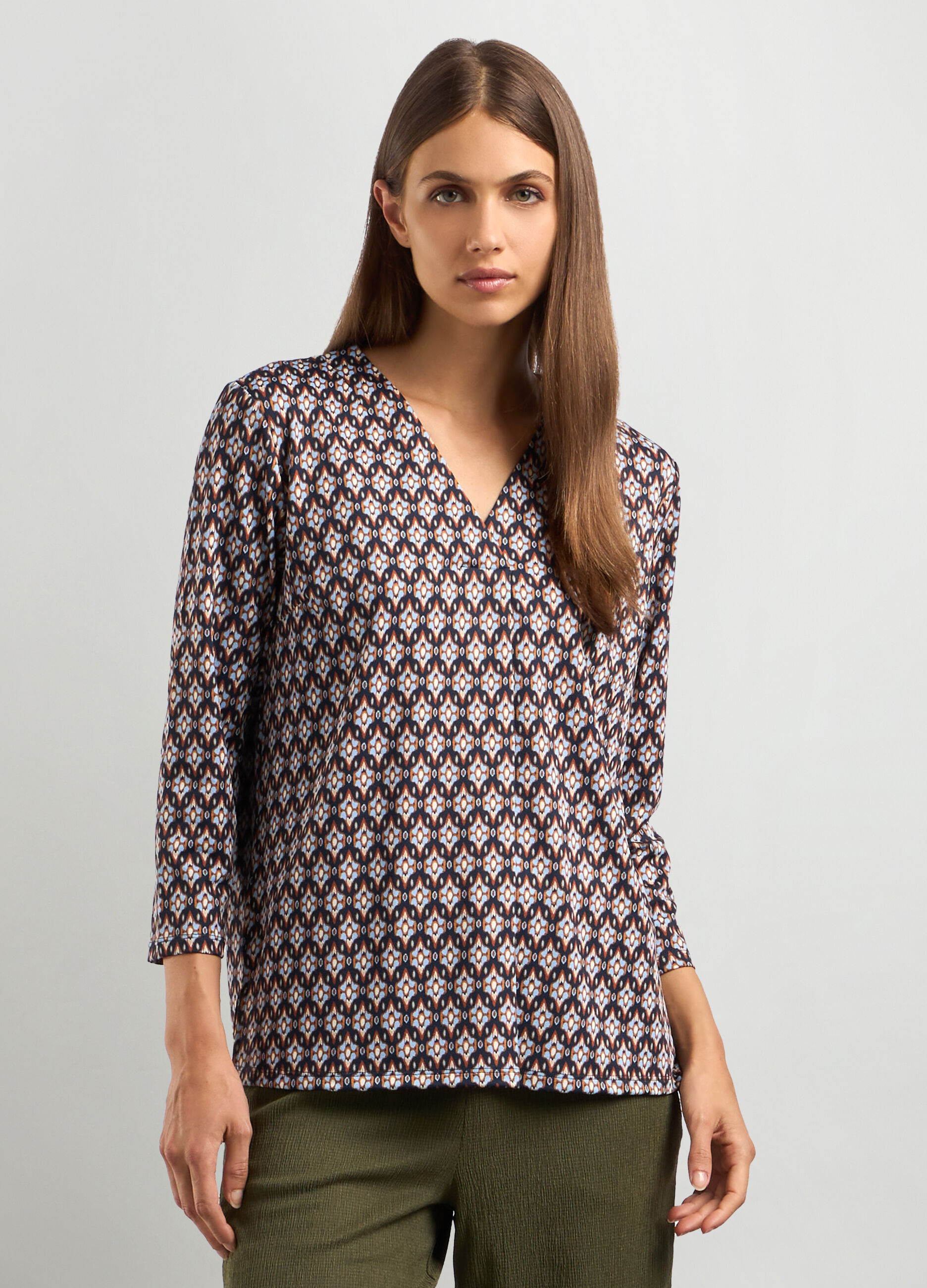 T-shirt con scollo a V donna_0