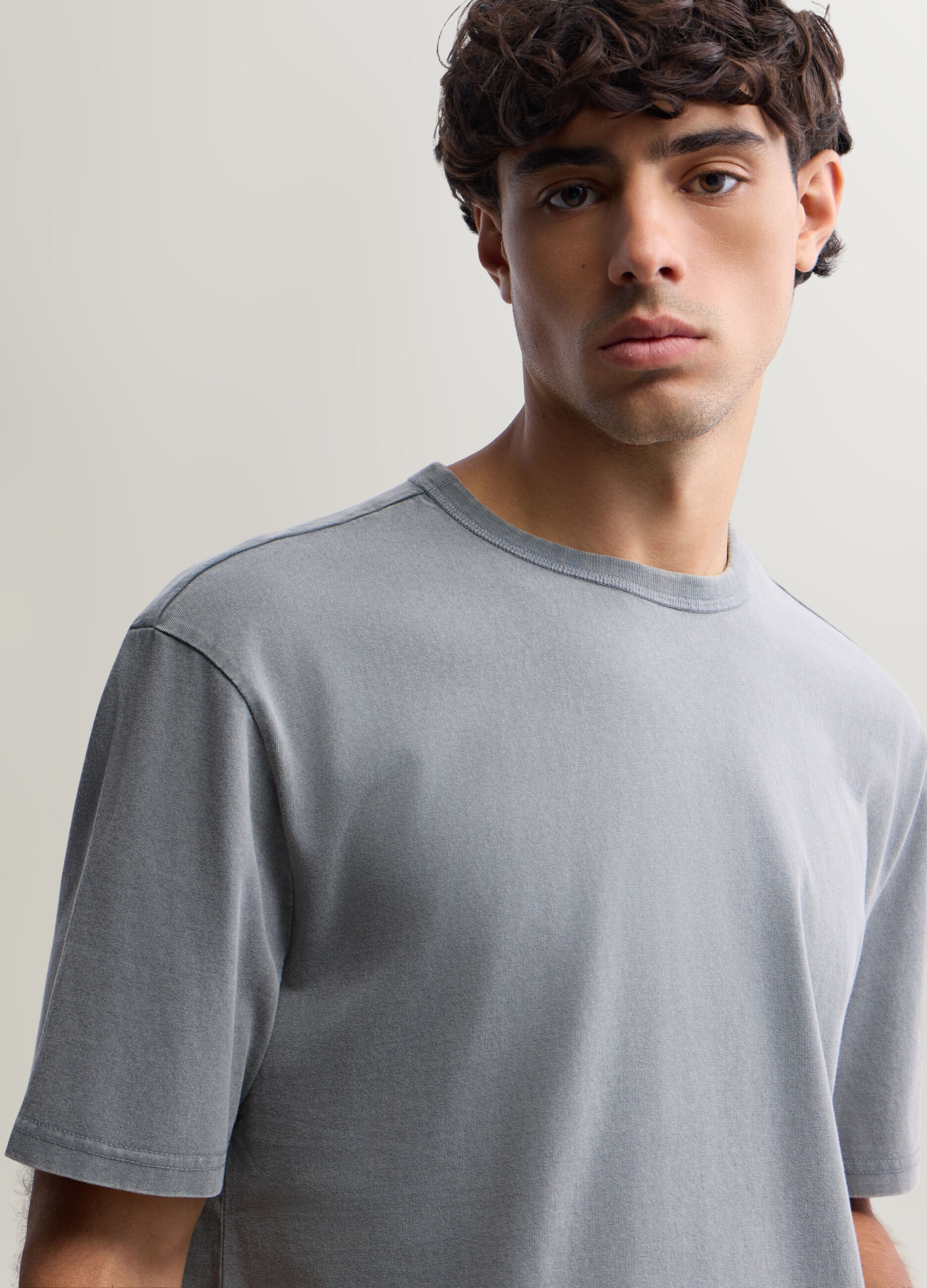 T-shirt loose fit con stampa sul retro uomo_2