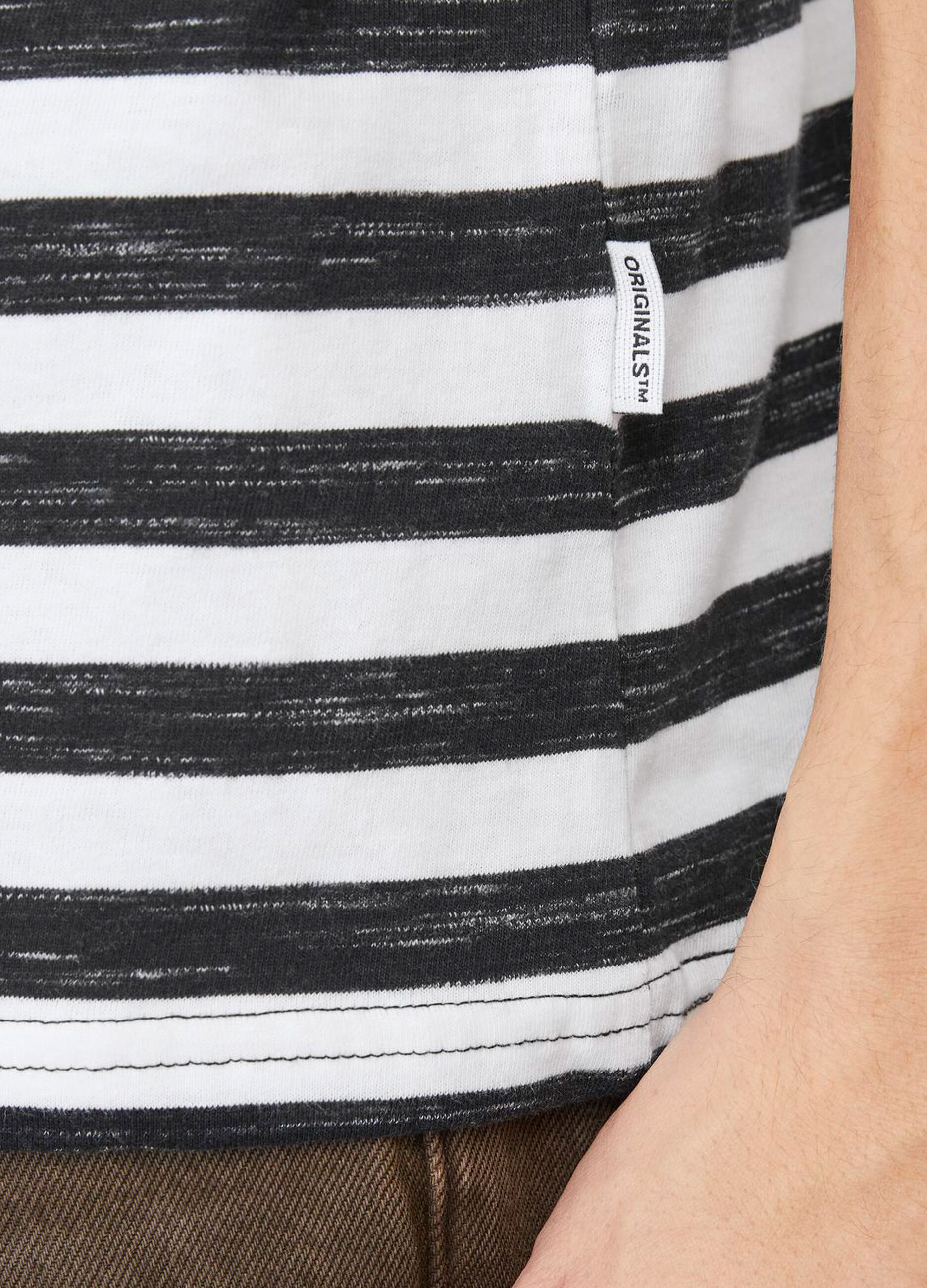 T-shirt girocollo a righe uomo_5