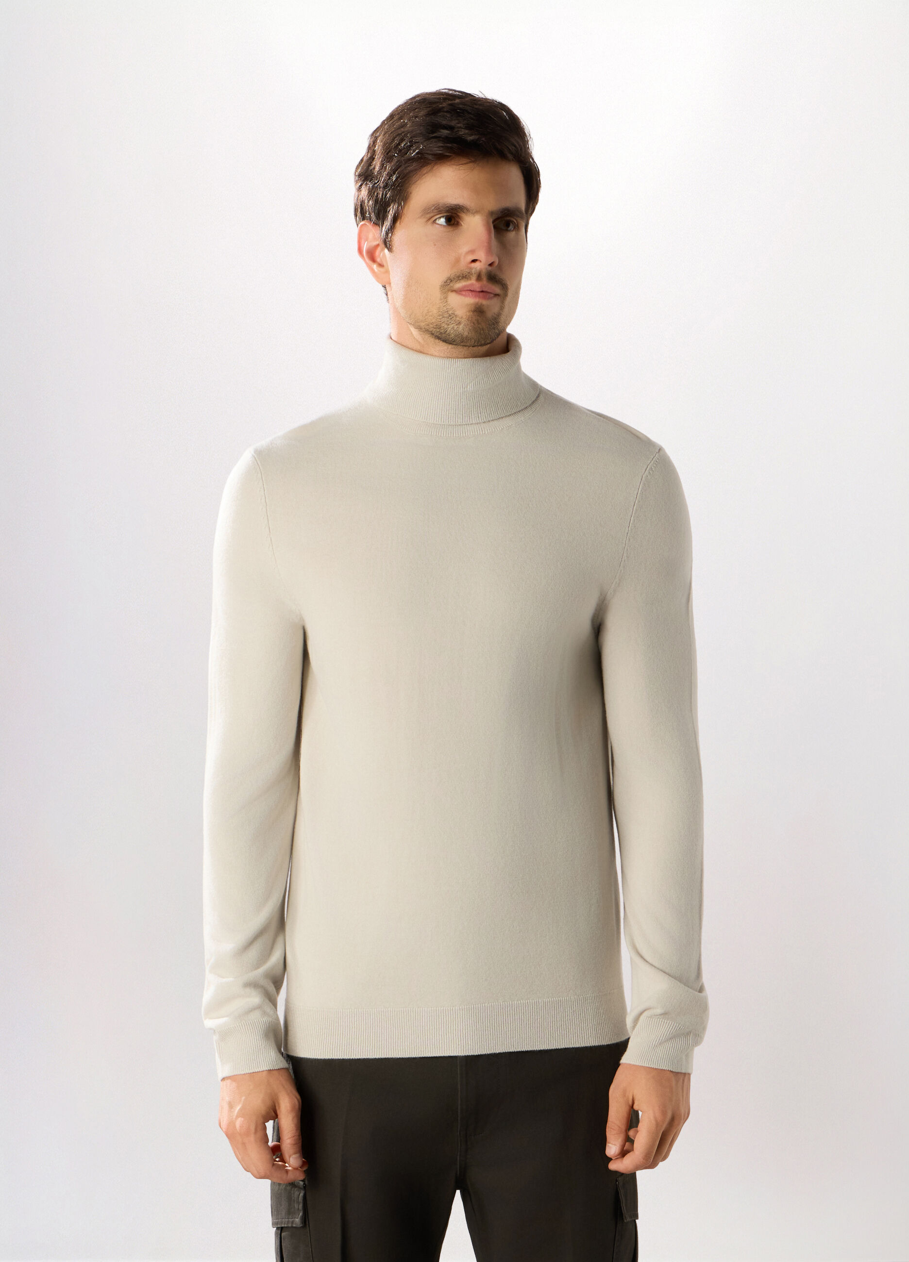 Maglione dolcevita a maglia rasata uomo_0