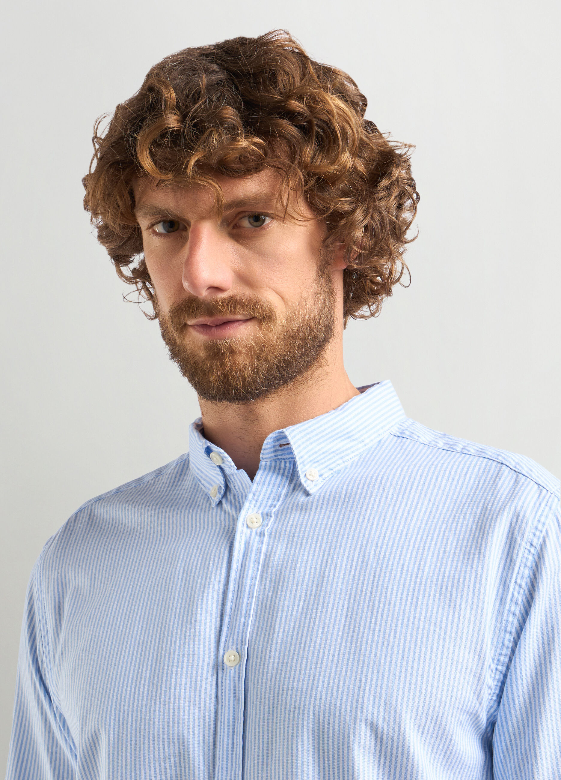 Camicia regular fit colletto button down in puro cotone uomo_2