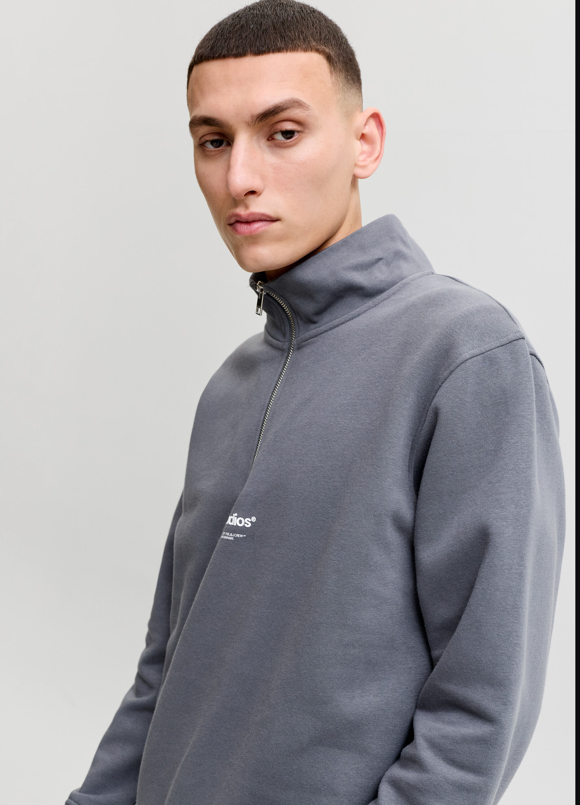 Felpa con mezza zip e logo uomo_3