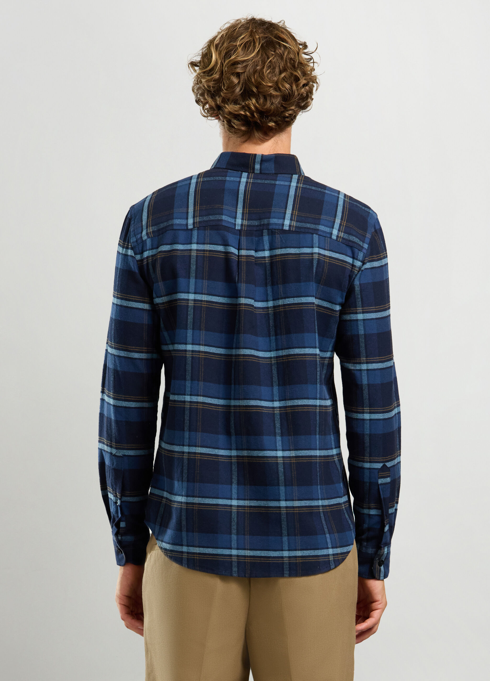 Camicia regular fit con colletto button down in flanella uomo_1