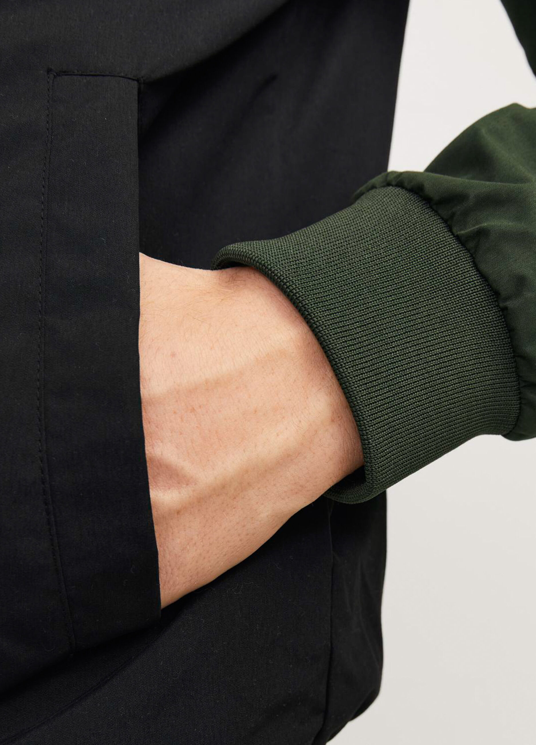 Giacca a vento con cappuccio color-block uomo