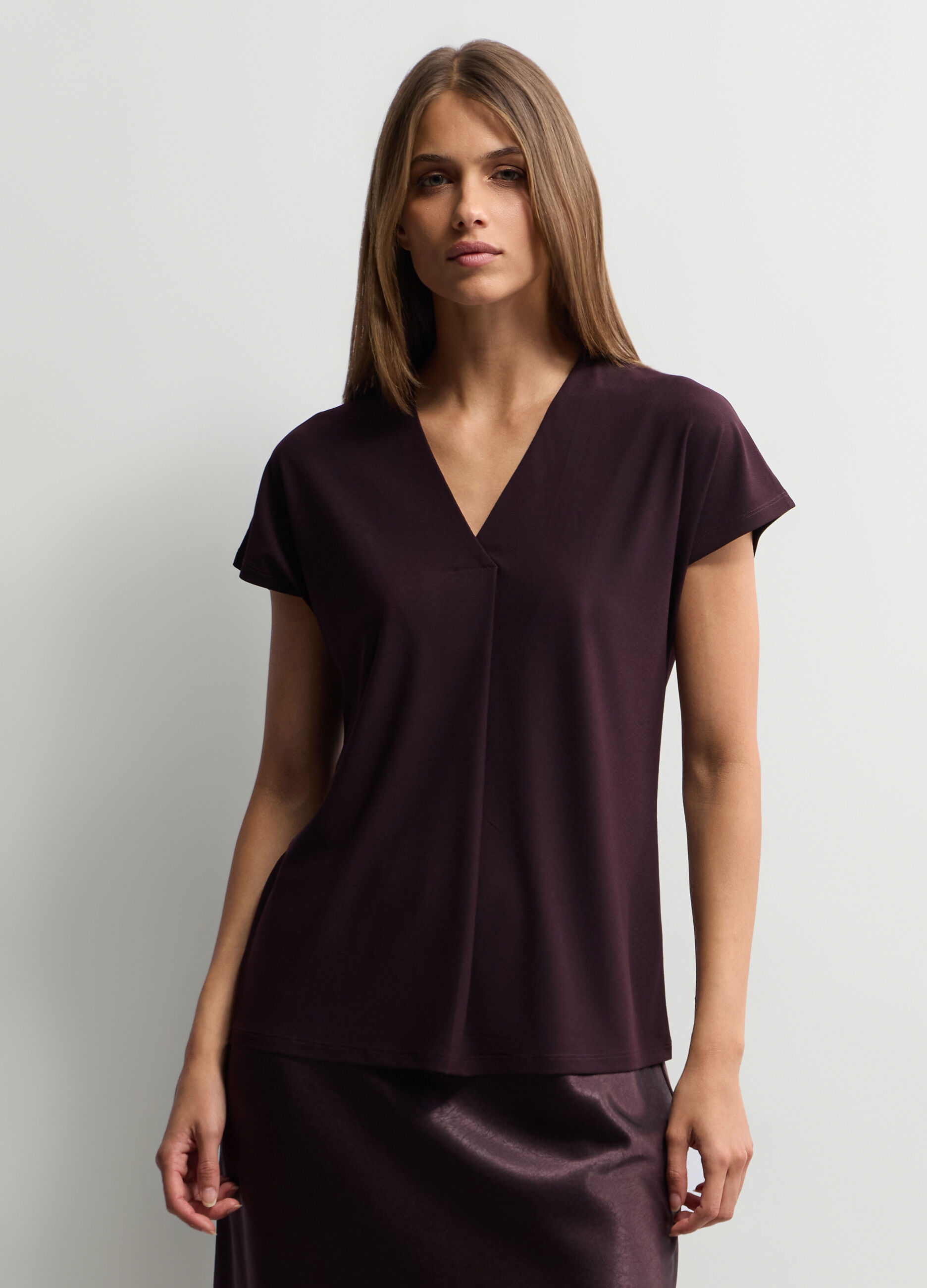 T-shirt con scollo a V stretch donna_0