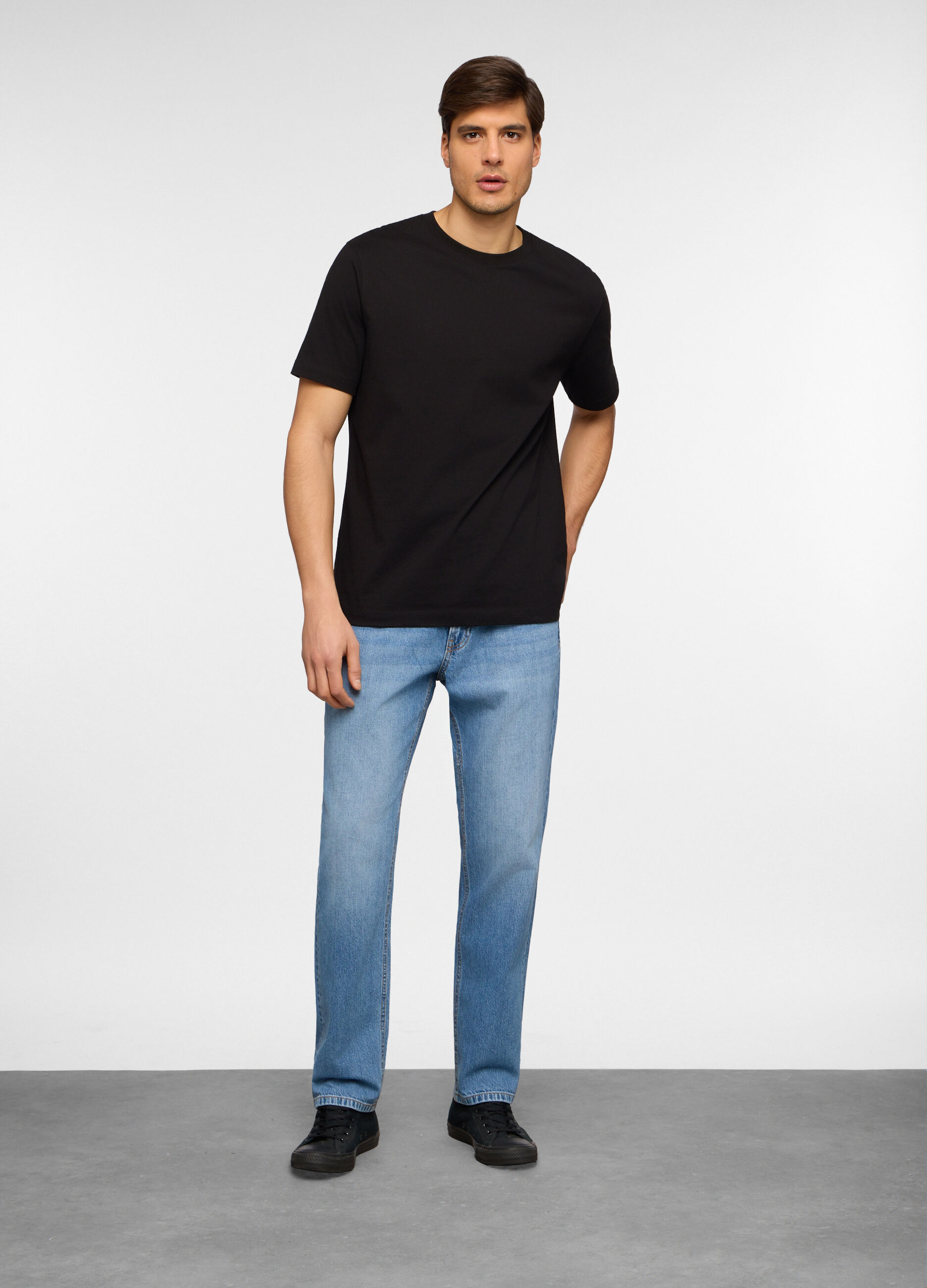 Jeans regular fit in denim di cotone e lino uomo_0