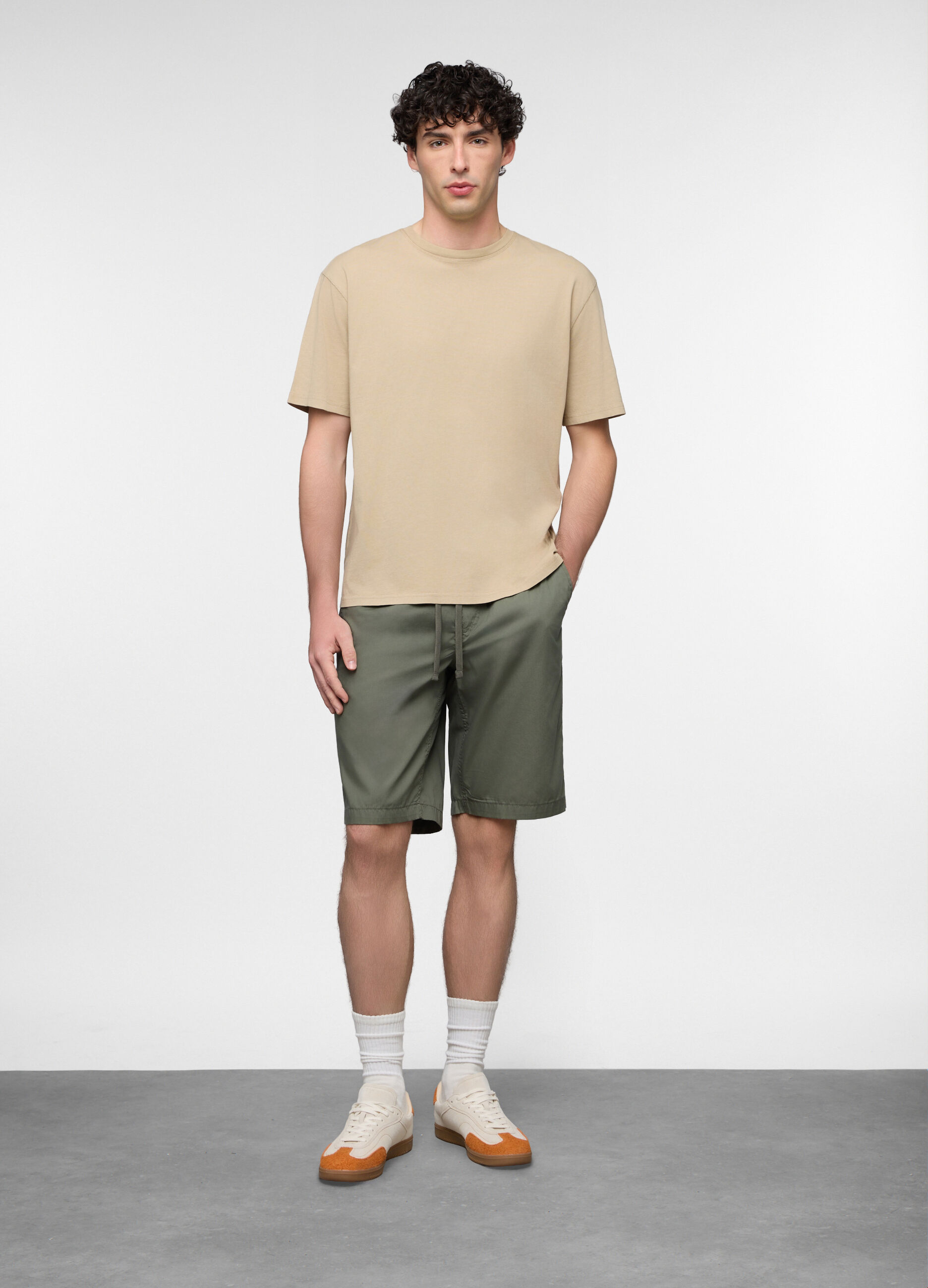 T-shirt girocollo in cotone con stampa uomo_0