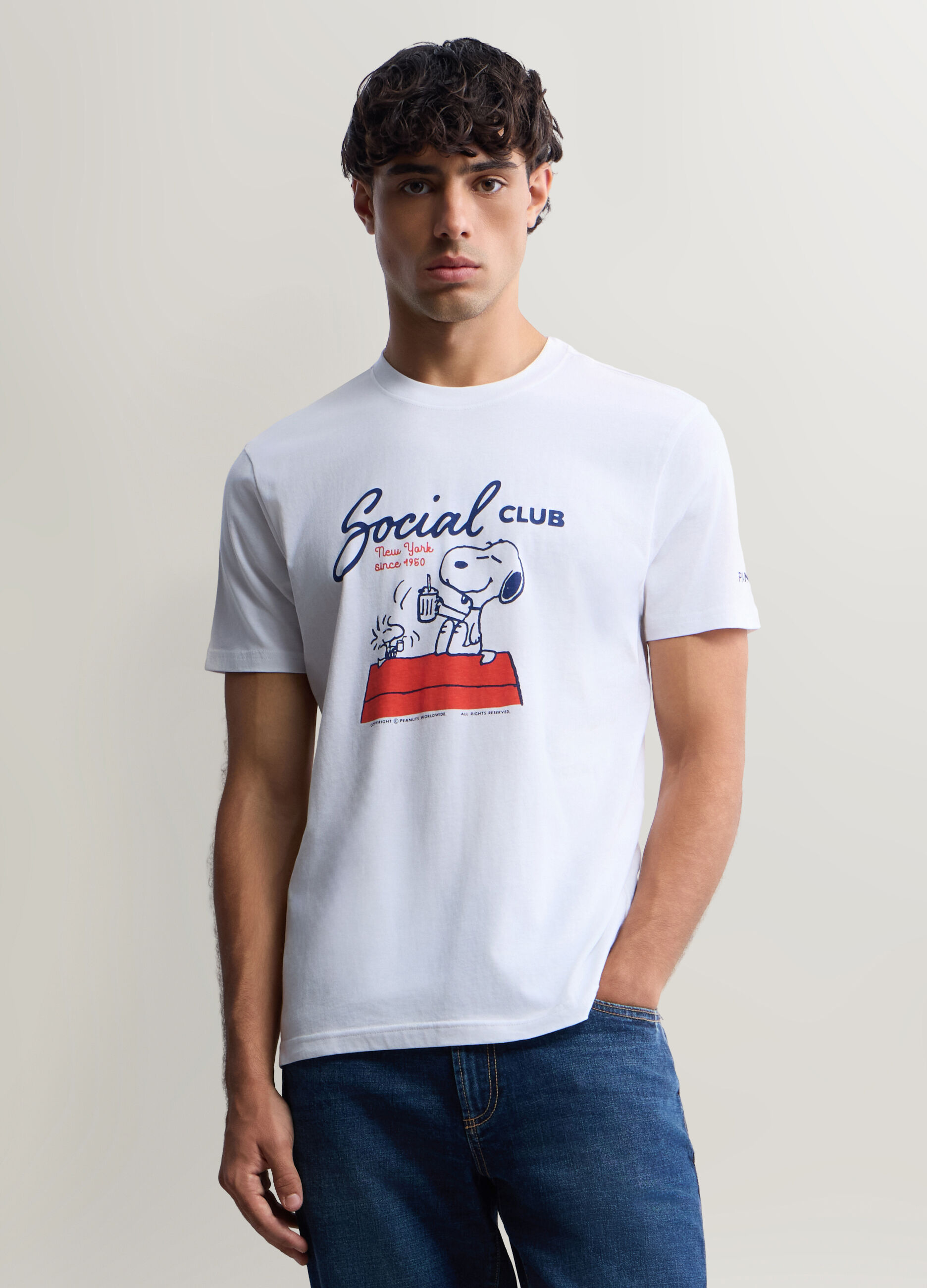 T-shirt girocollo in cotone con stampa Peanuts uomo_0