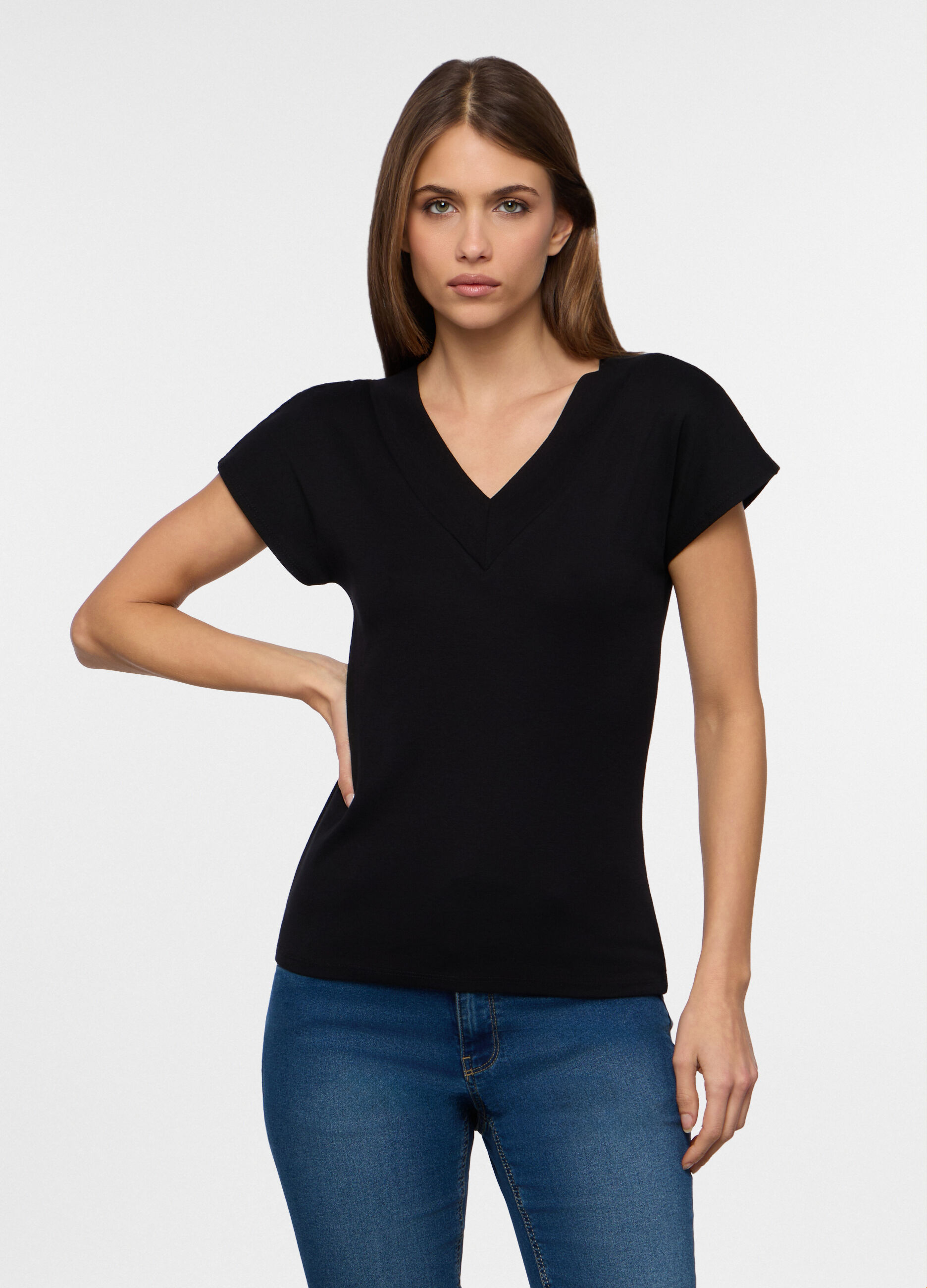 T-shirt con scollo a V donna_0