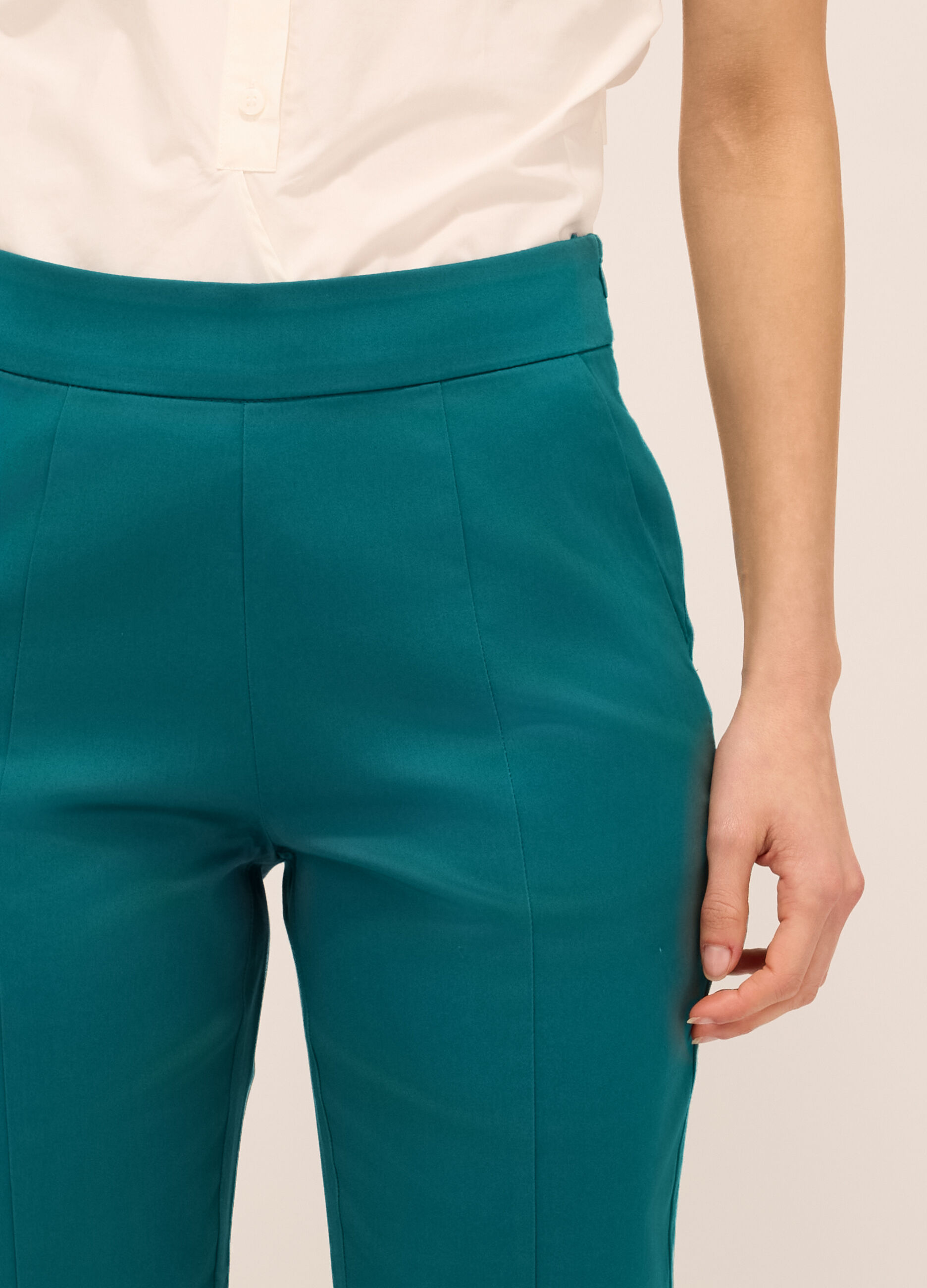 Pantaloni in raso di cotone stretch donna_2