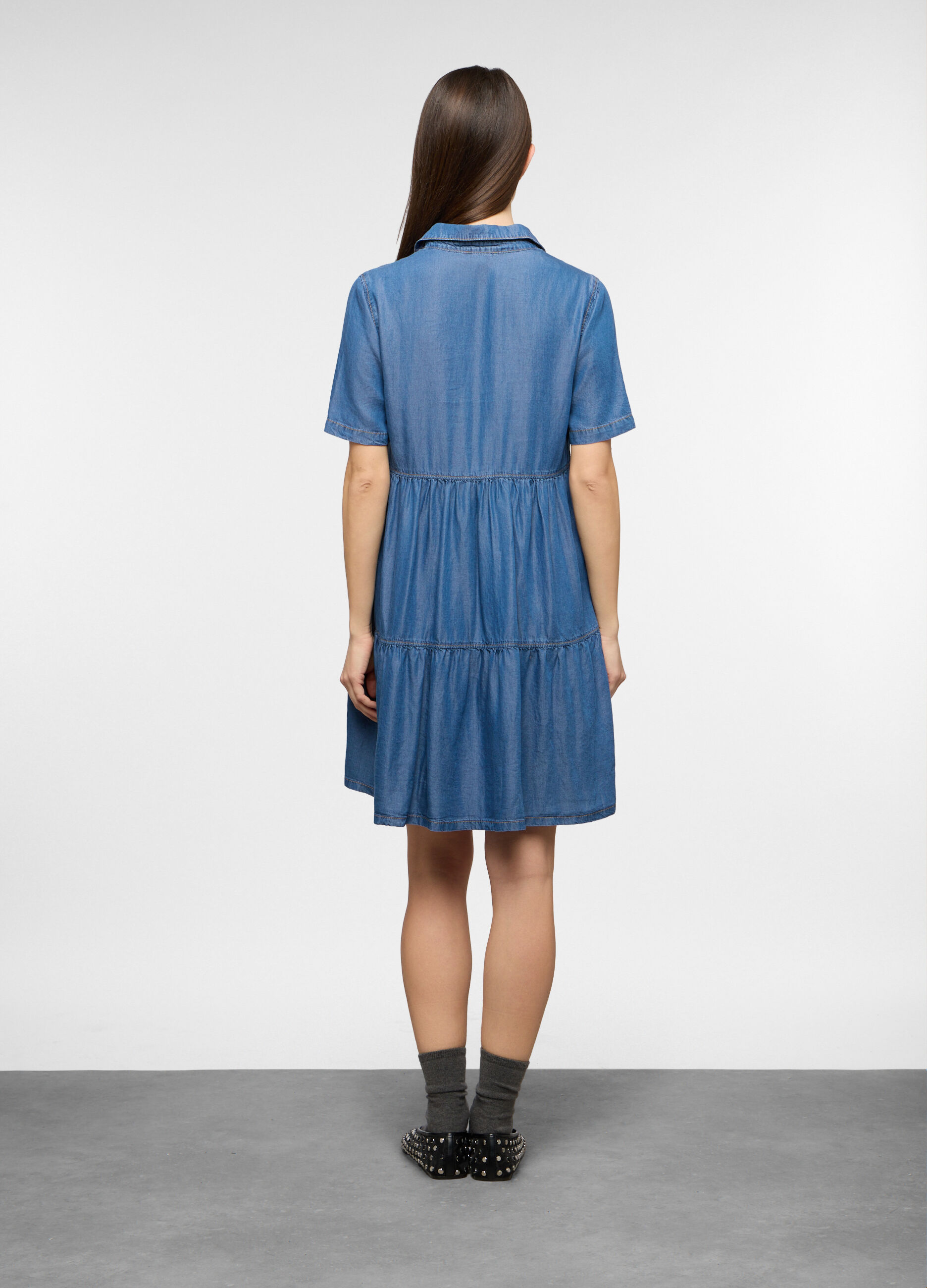 Vestito corto con scollo a V e colletto classico in denim di puro cotone donna_1