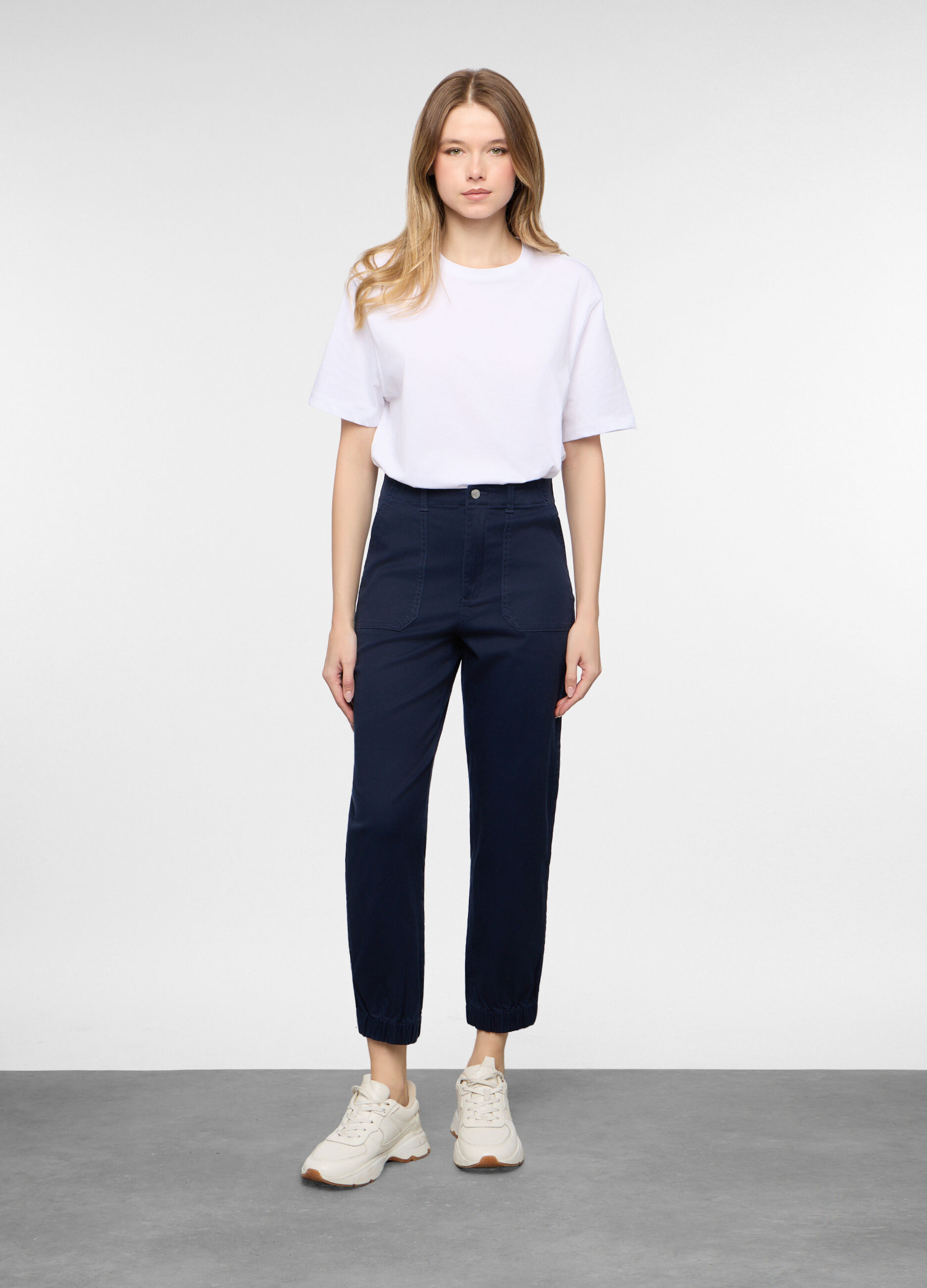 Jogger fit straight in cotone con fondo elasticato donna_0