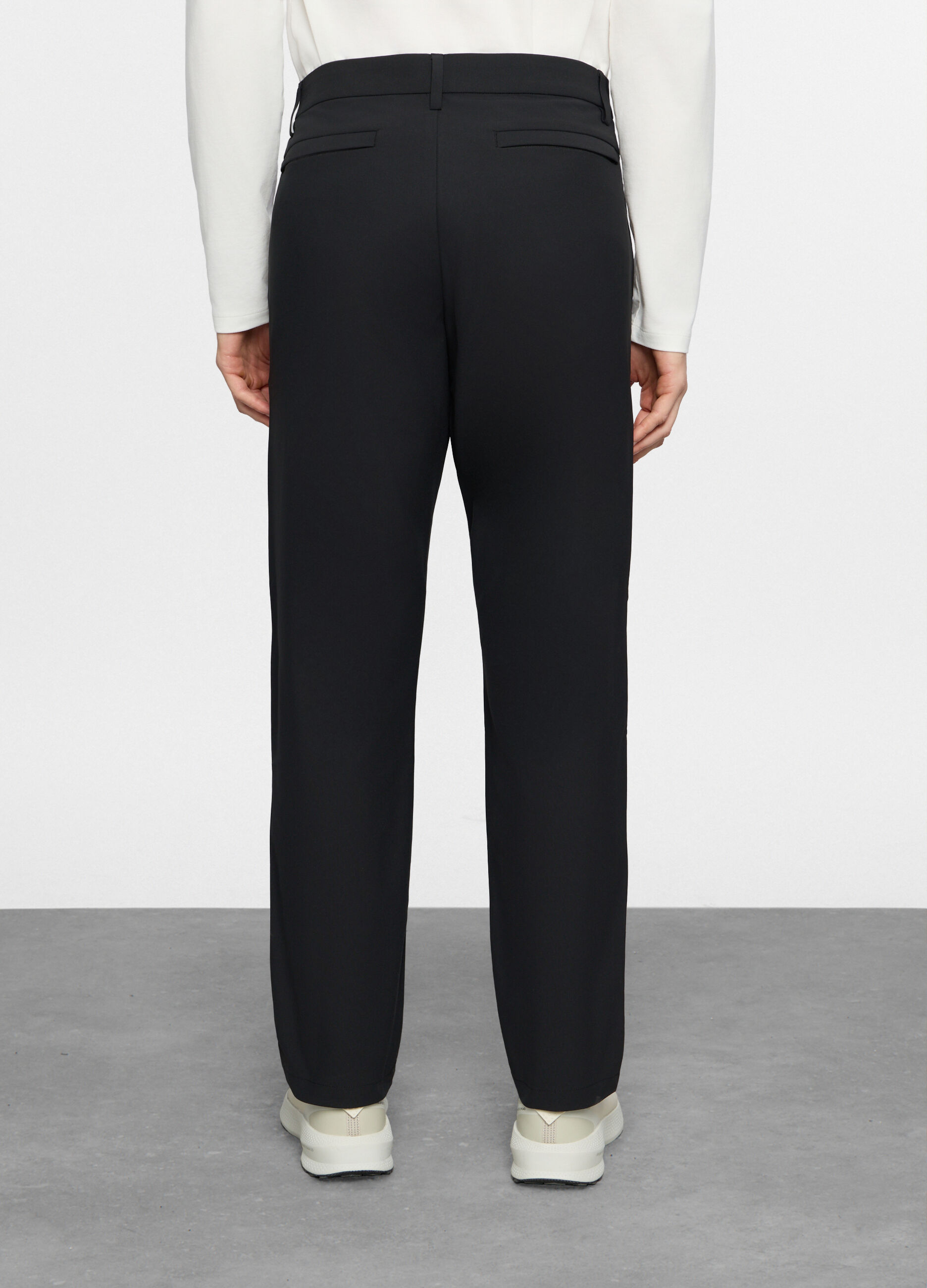 Pantaloni chino in tessuto tecnico uomo_1