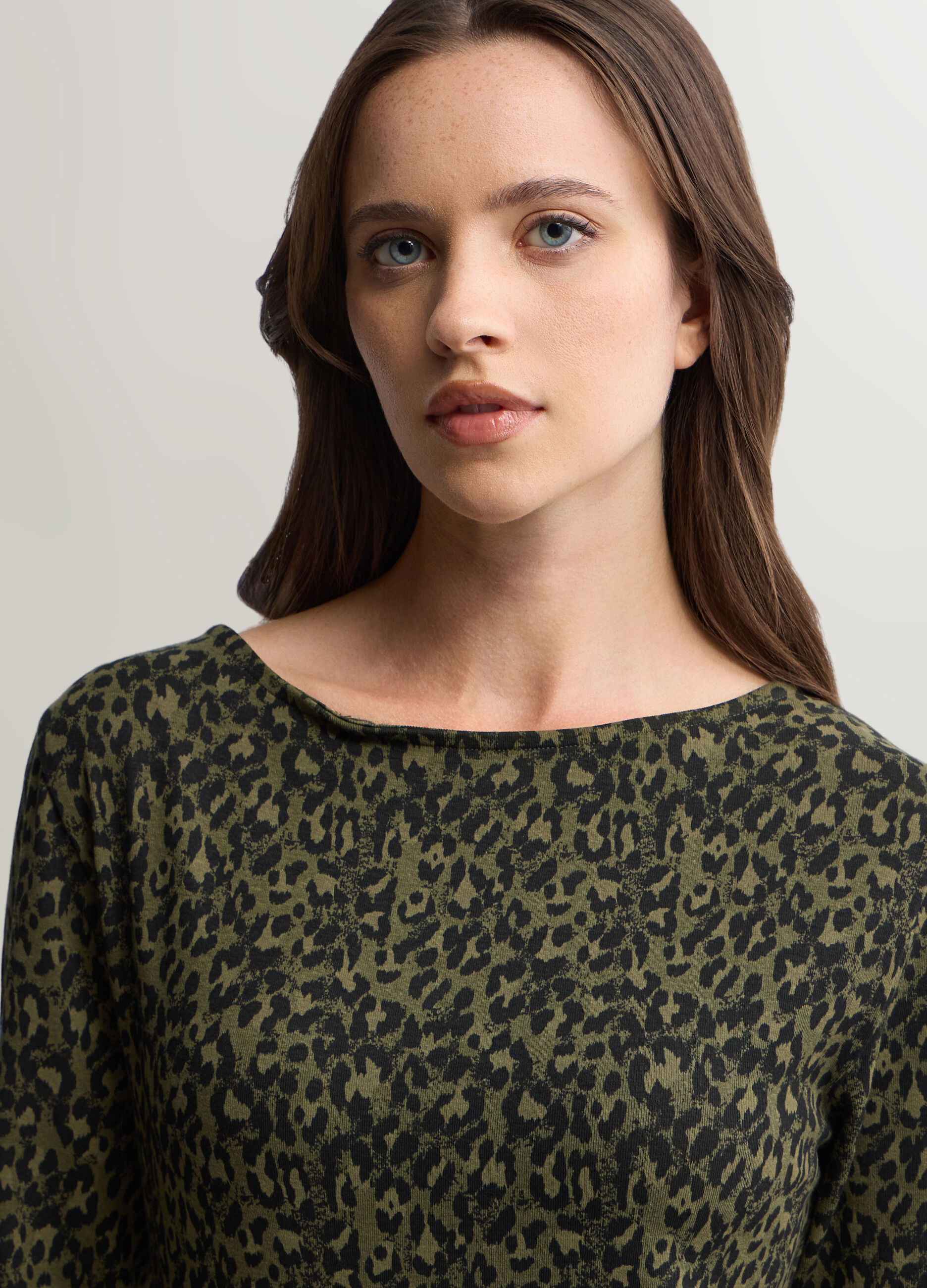 T-shirt con scollo a barchetta stretch donna_2