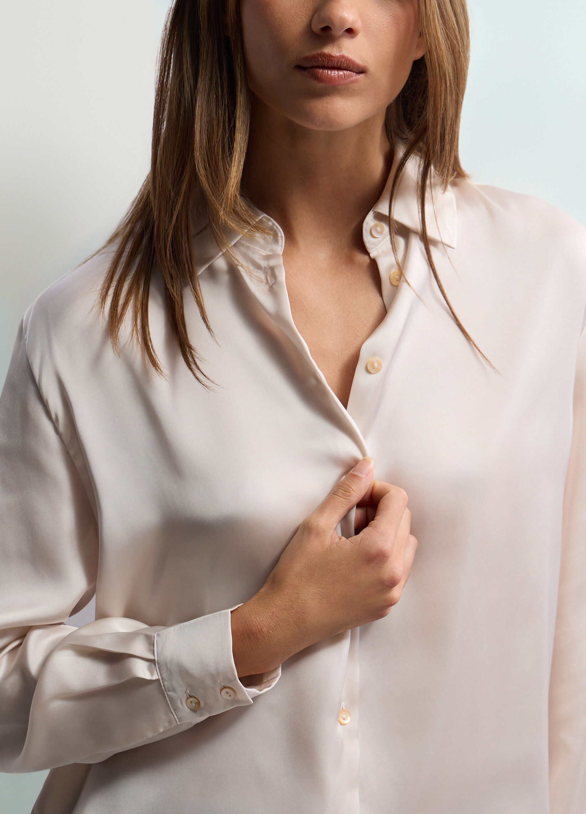 Camicia Fit Over con colletto alla francese in raso donna_2