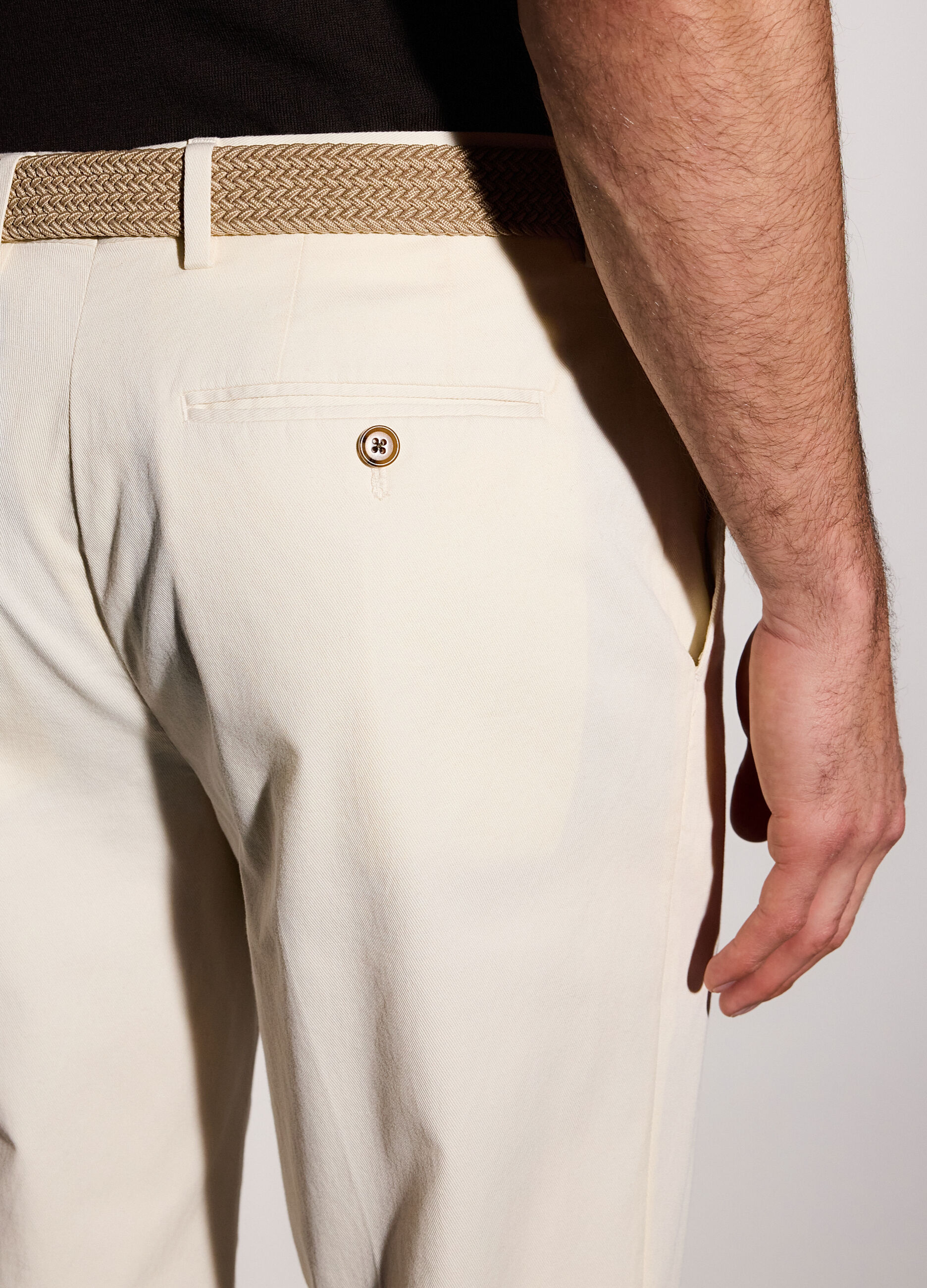 Pantalone chino slim fit in cotone stretch uomo_2