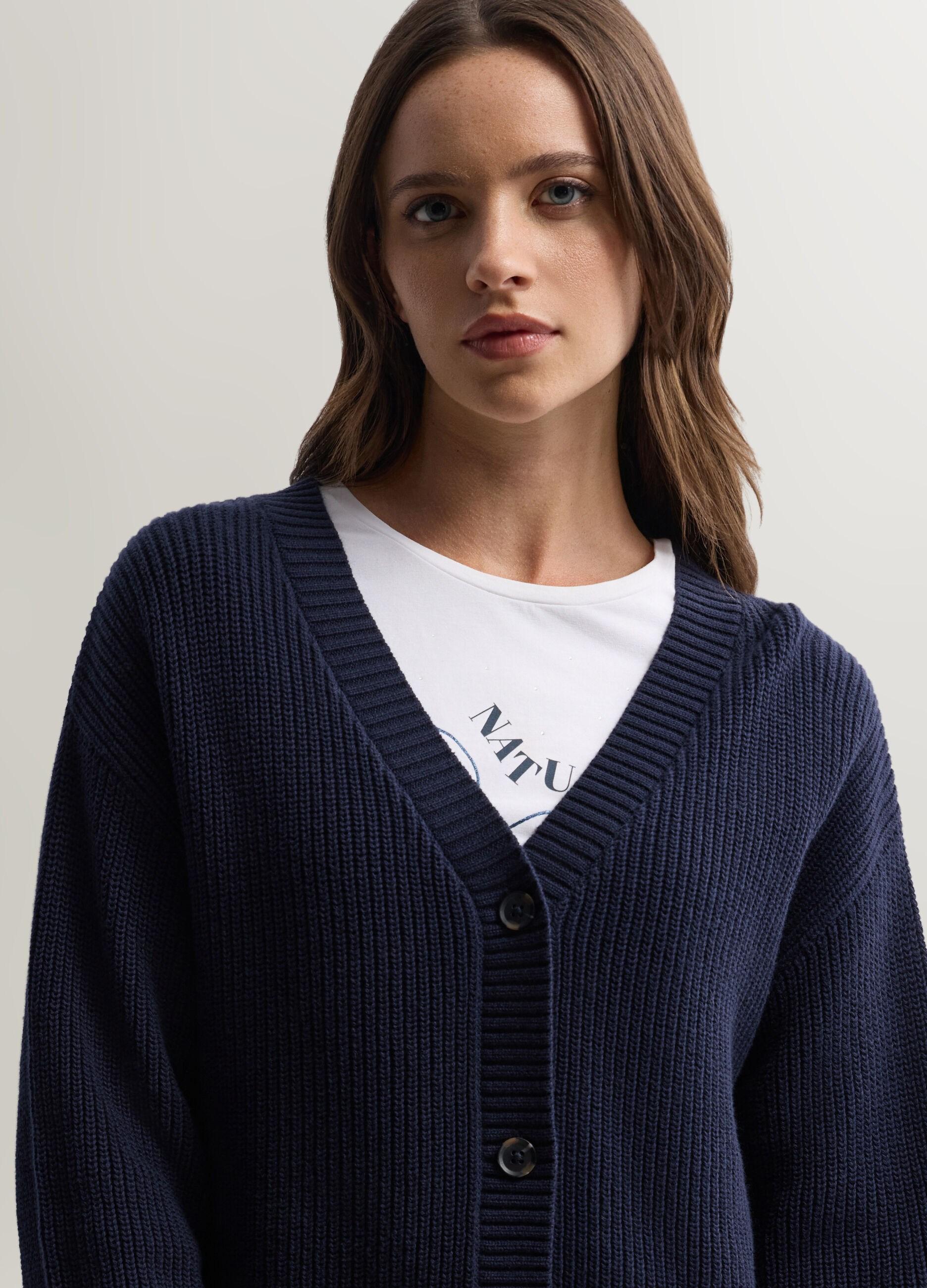 Cardigan con scollo a V in costina donna_2