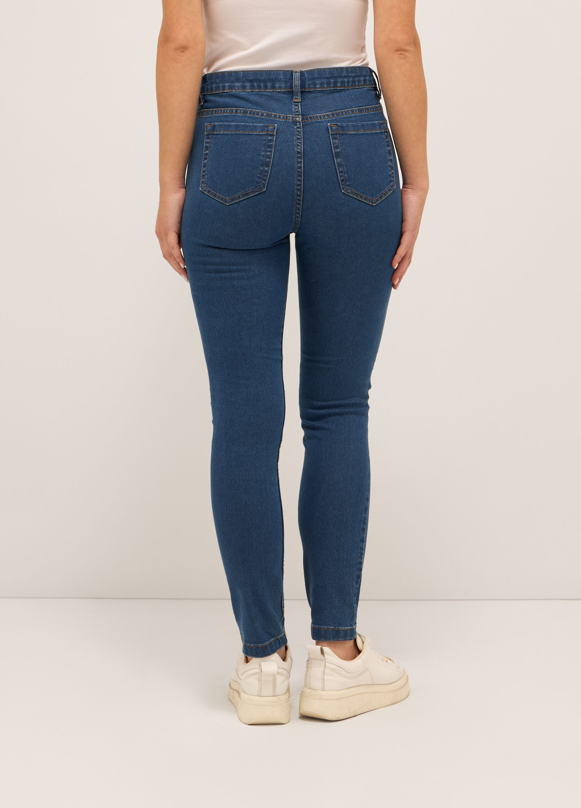 Pantaloni in stretch denim di misto cotone donna_1
