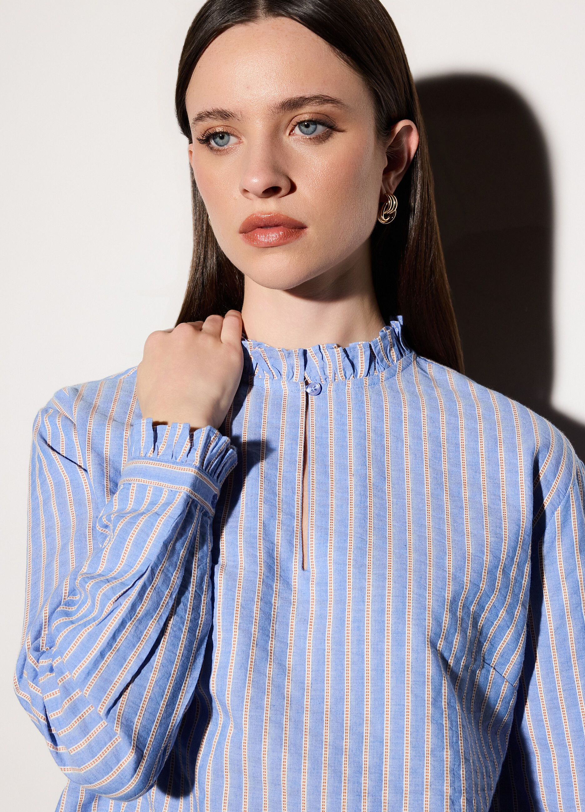 Blusa regular fit con scollo a goccia donna_3