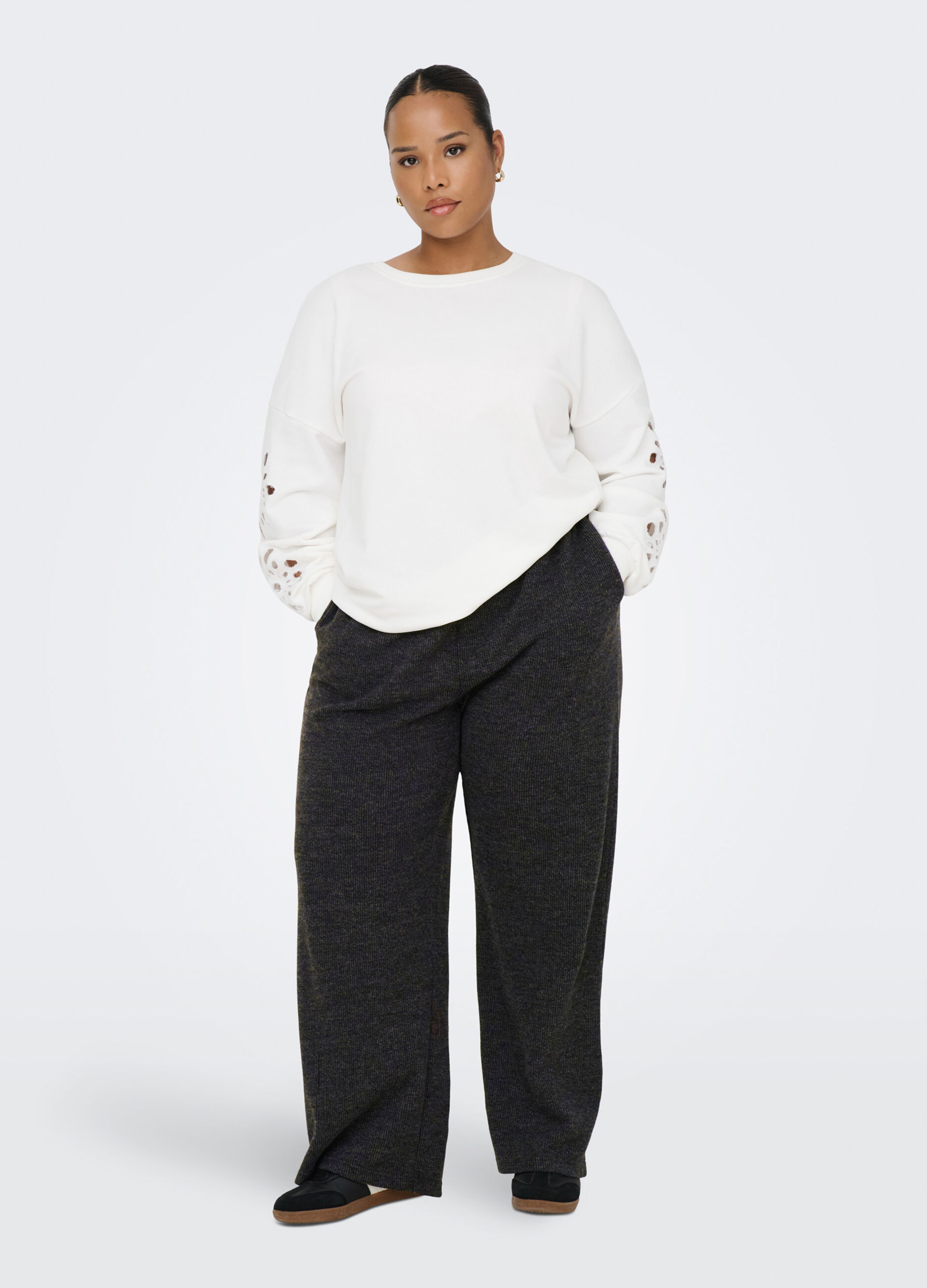  Pantaloni a gamba larga_2