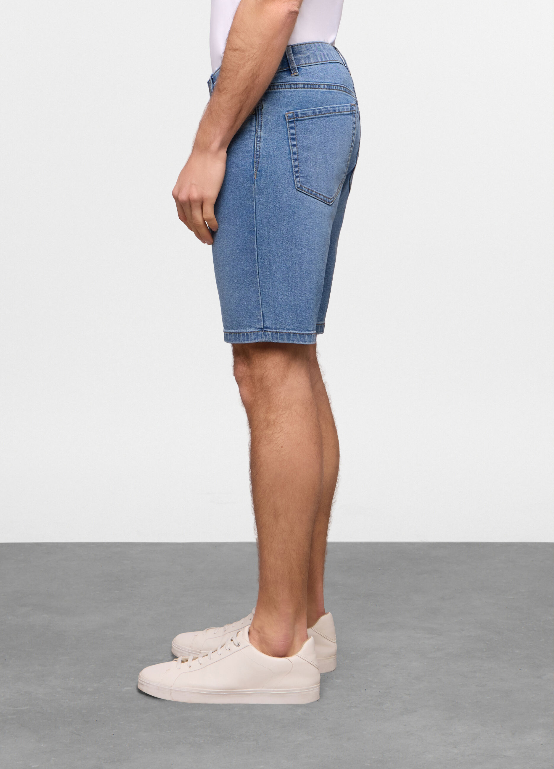 Bermuda in denim di cotone stretch uomo_3