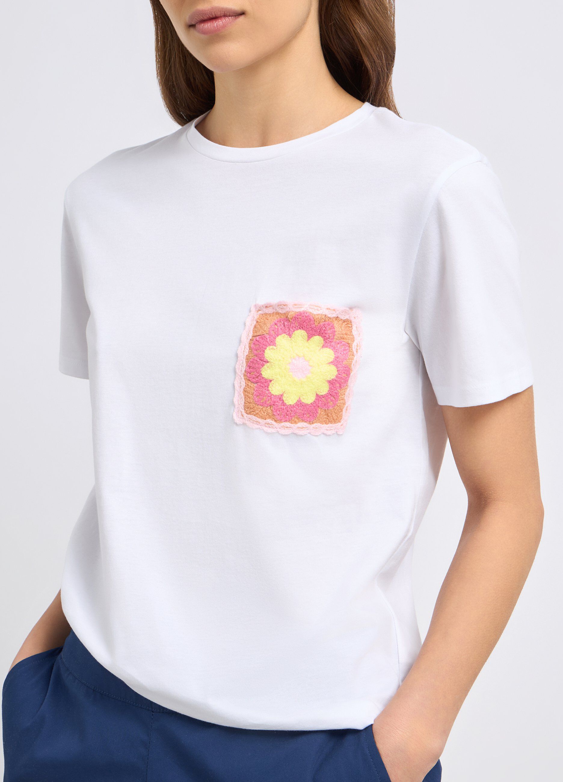 T-shirt in puro cotone con ricamo donna_2