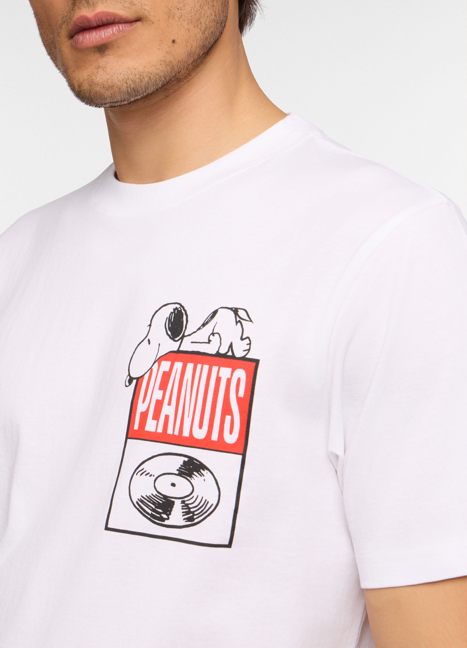 T-shirt girocollo in cotone con stampa Peanuts uomo_2