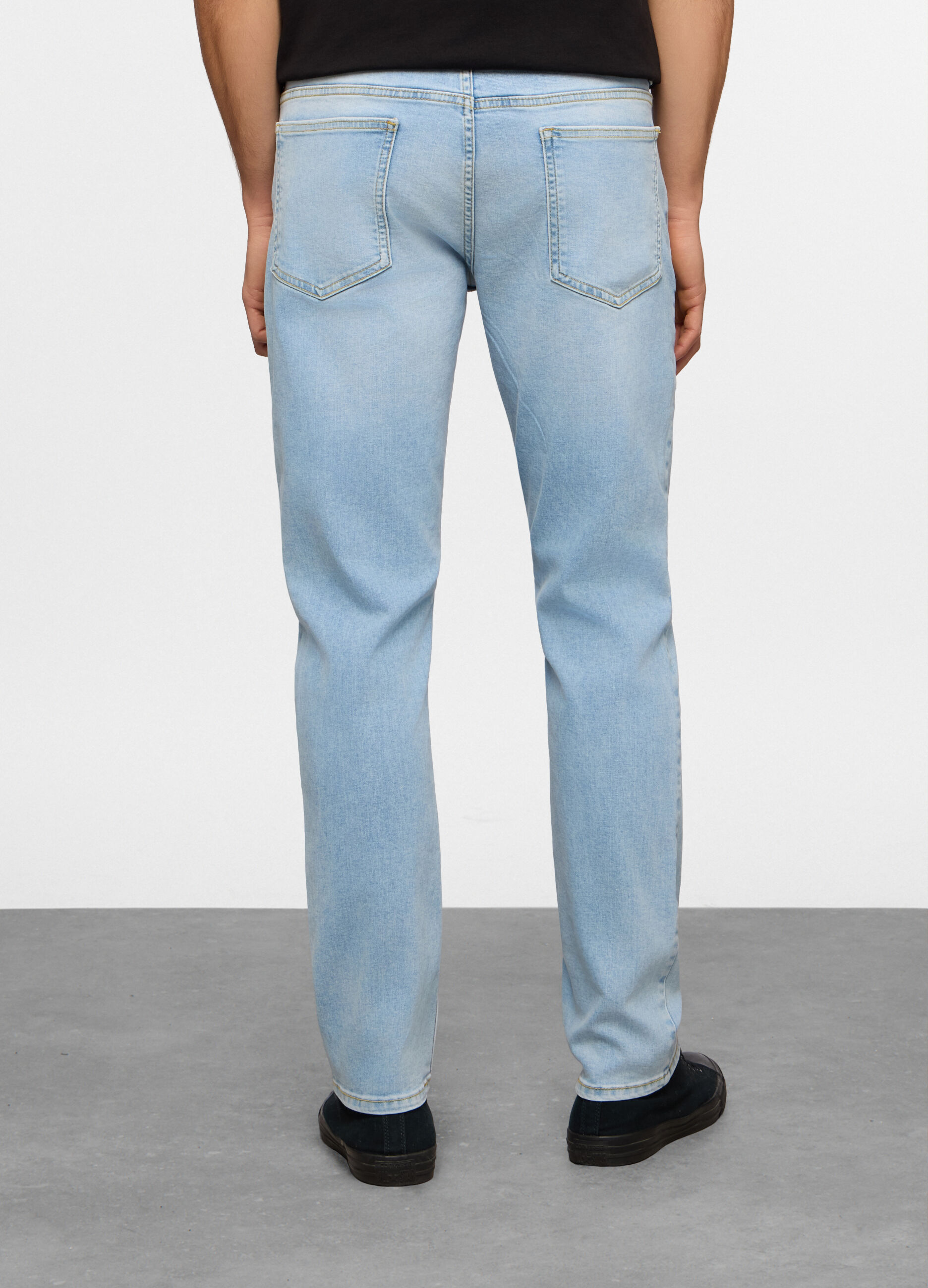 Jeans slim fit in denim stretch lavato uomo_1