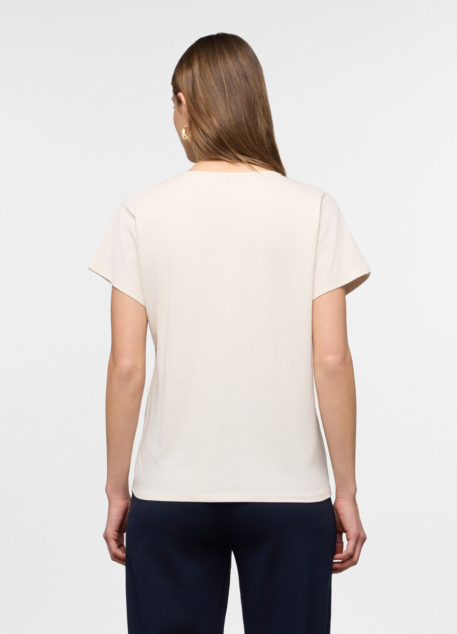 T-shirt con scollo a V donna_1