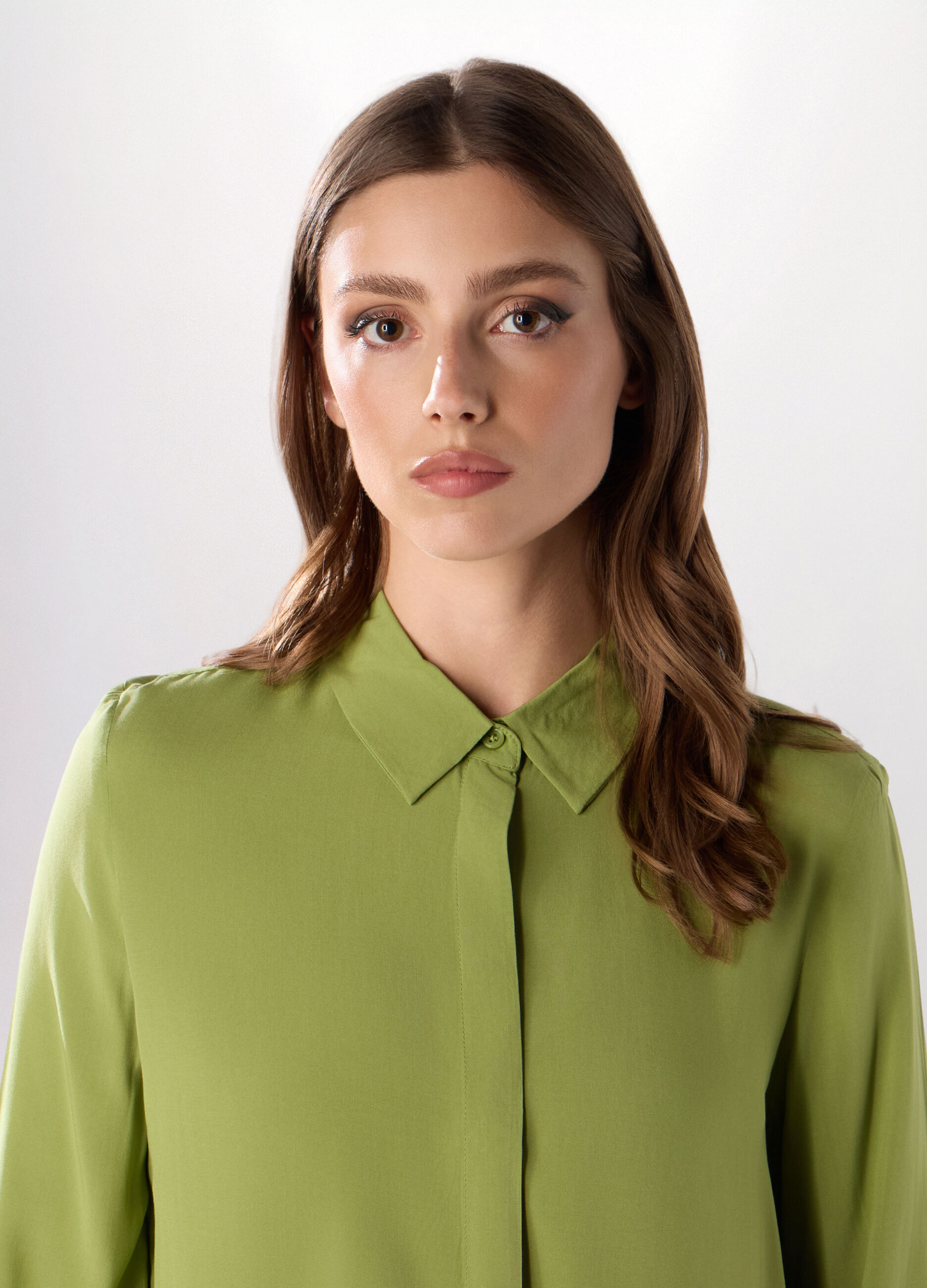 Camicia in pura viscosa tinta unita donna_2