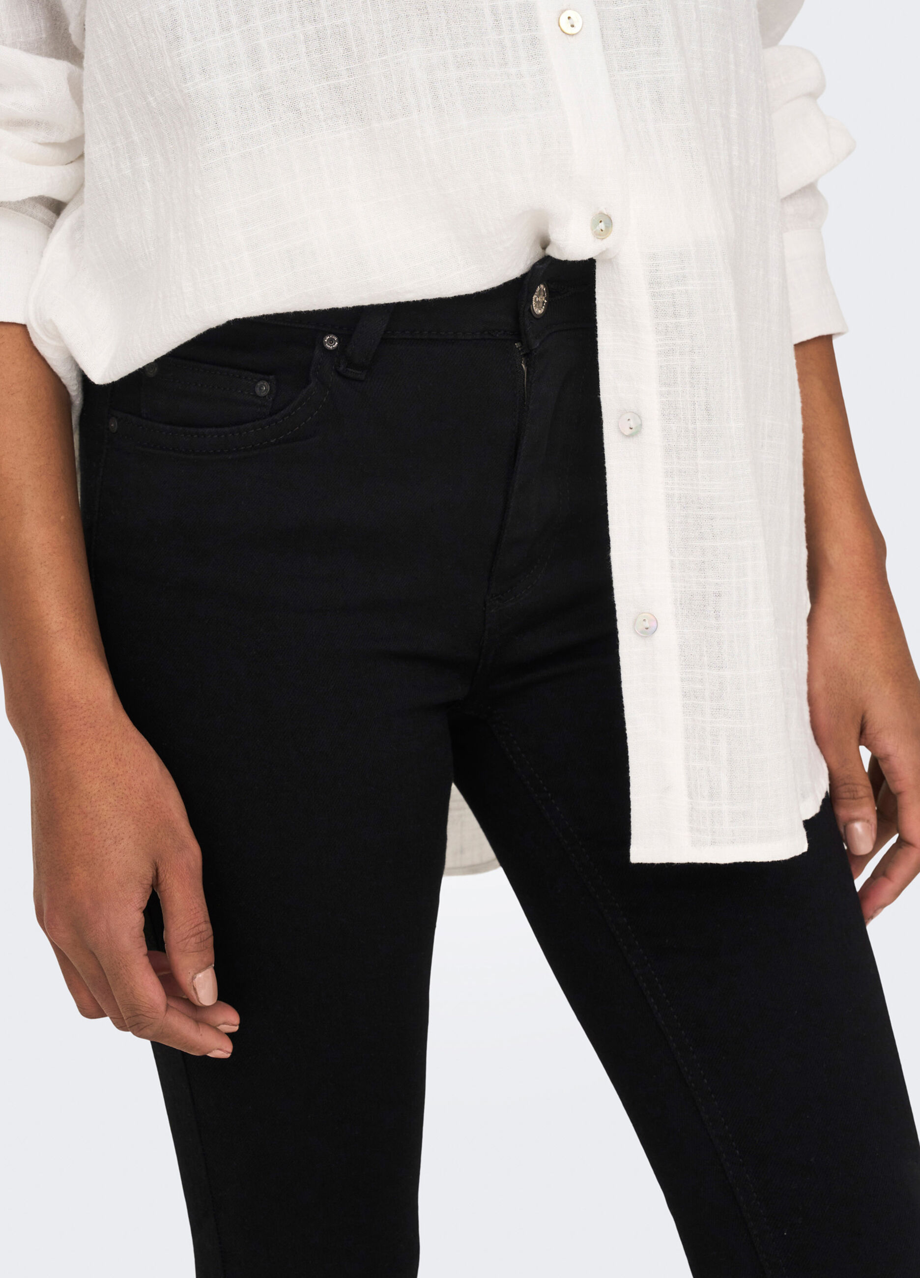 Pantaloni in denim donna_3